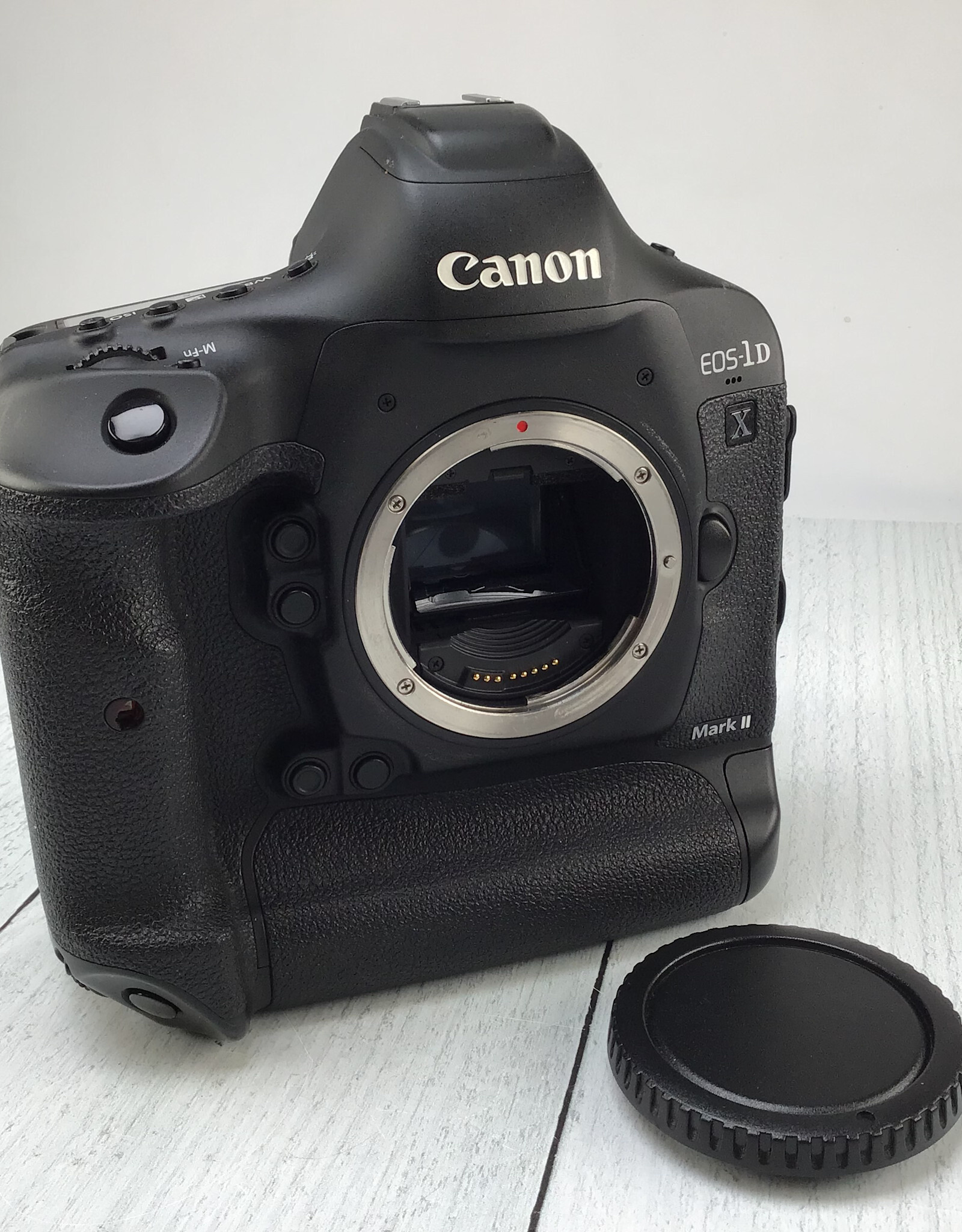 CANON Canon EOS 1DX Mark II Camera Shutter Count 138K Used Good