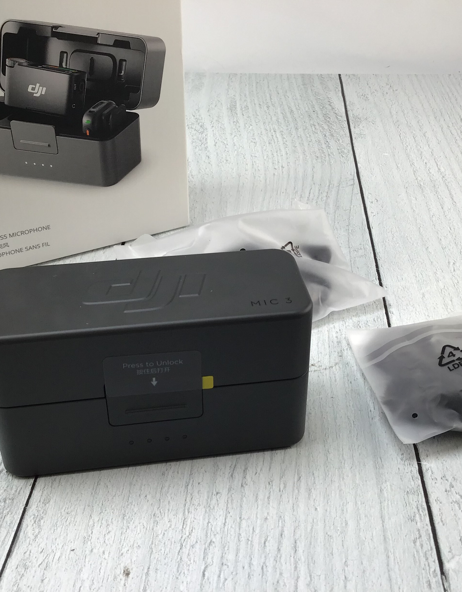 DJI DJI Mic 3 (2 TX + 1 RX + Charging Case) OPEN BOX "LN"