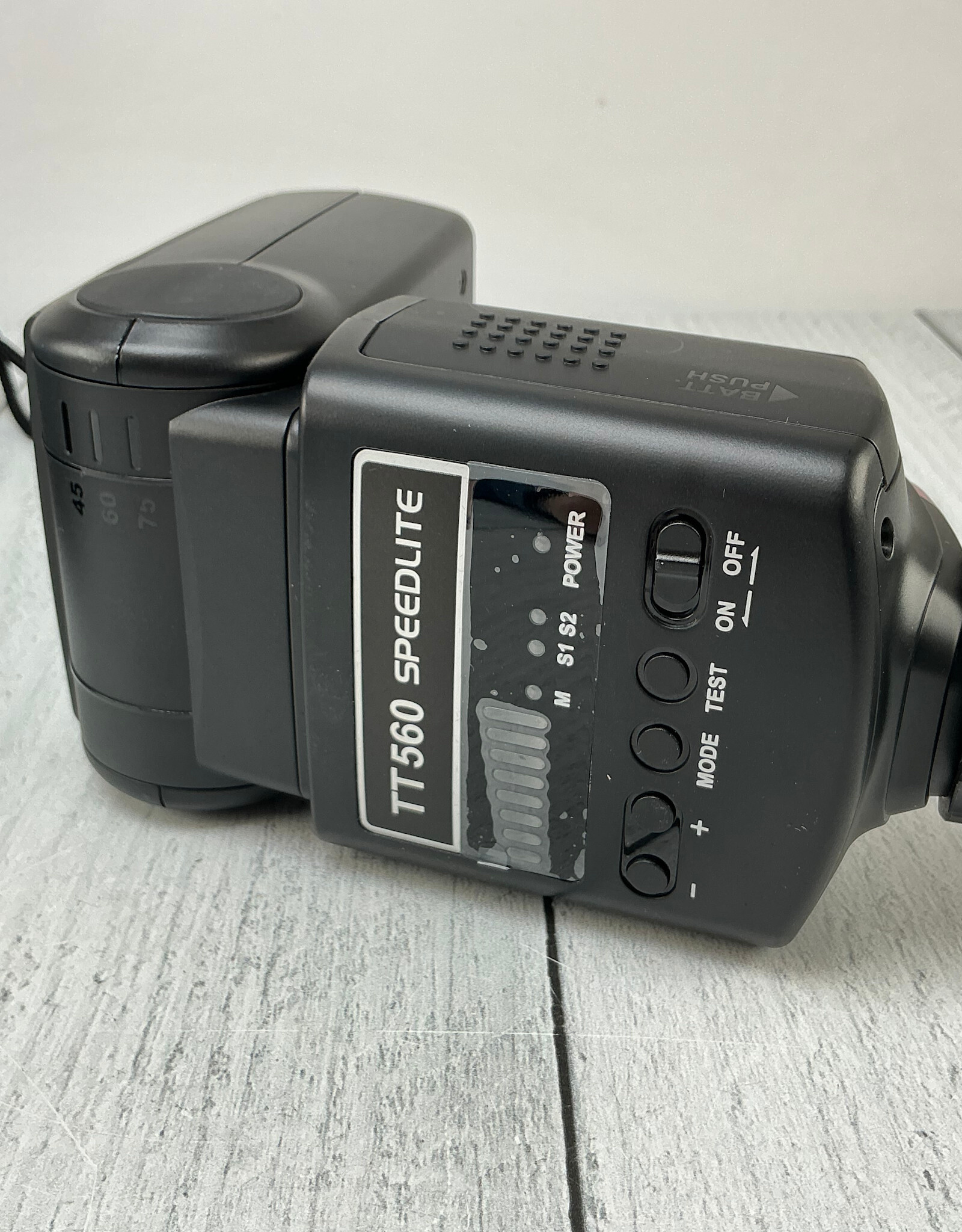 Neewer Neewer TT560 Flash in Box Used Good