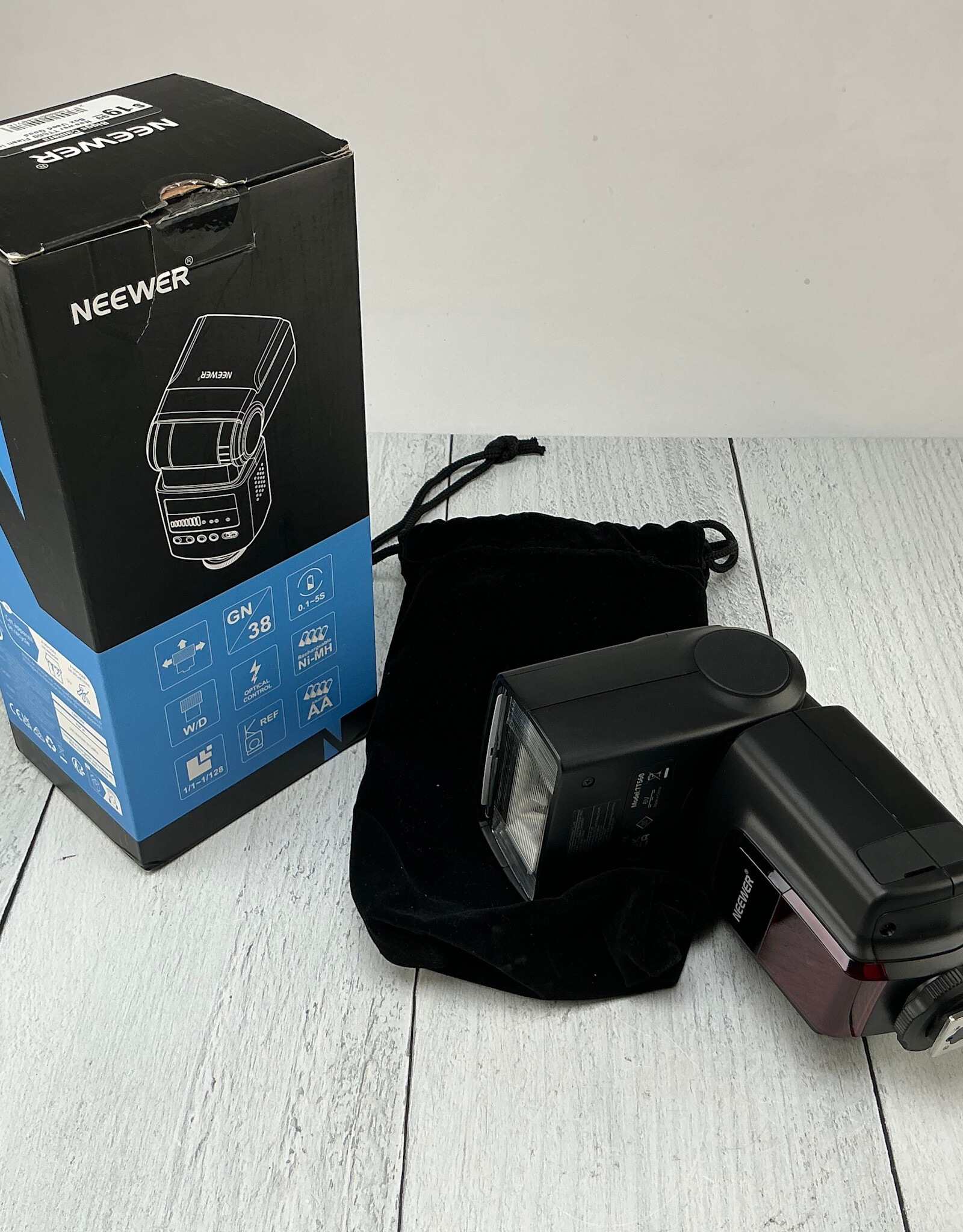 Neewer Neewer TT560 Flash in Box Used Good