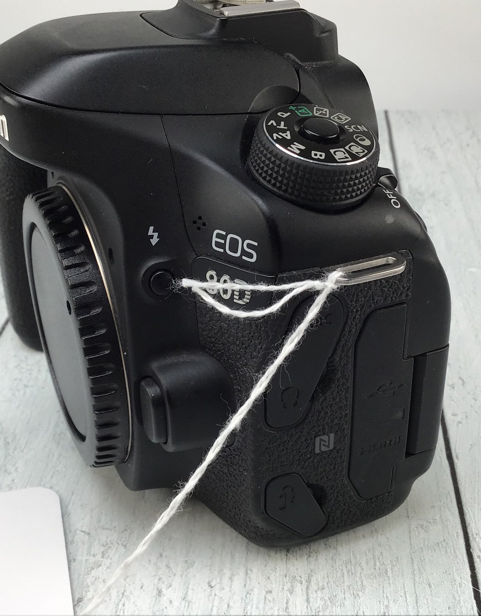 CANON Canon EOS 80D Camera Body No Charger Used Good