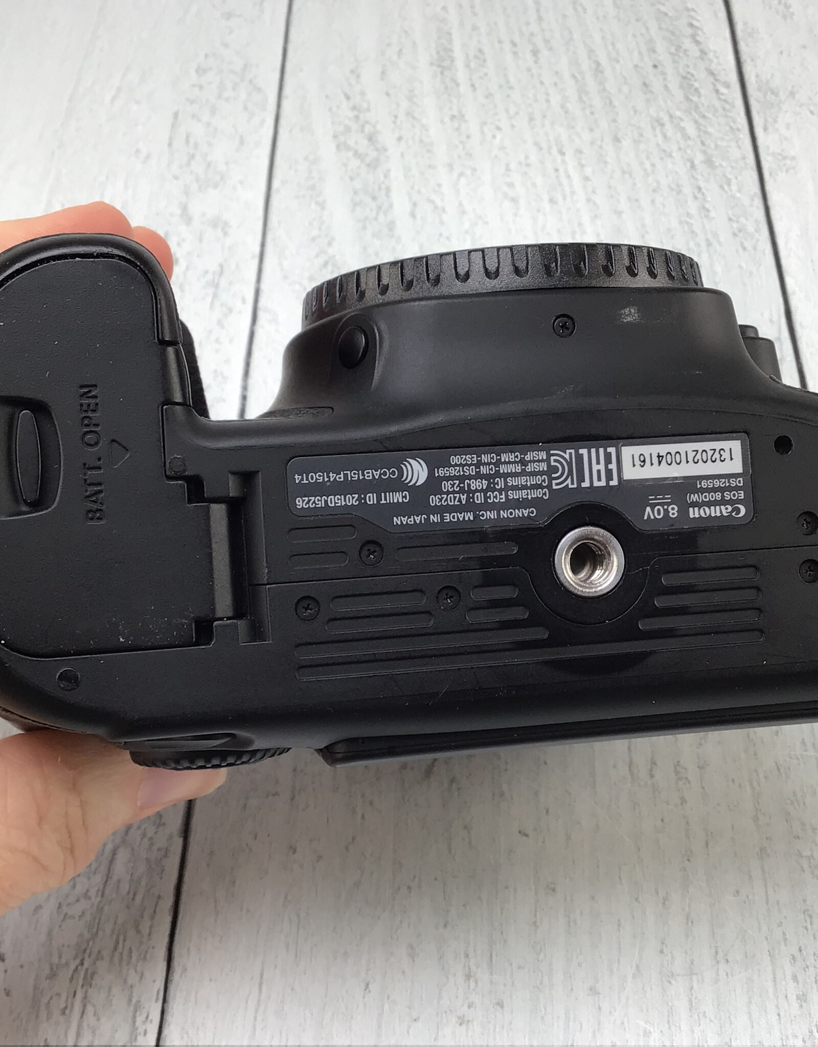 CANON Canon EOS 80D Camera Body No Charger Used Good