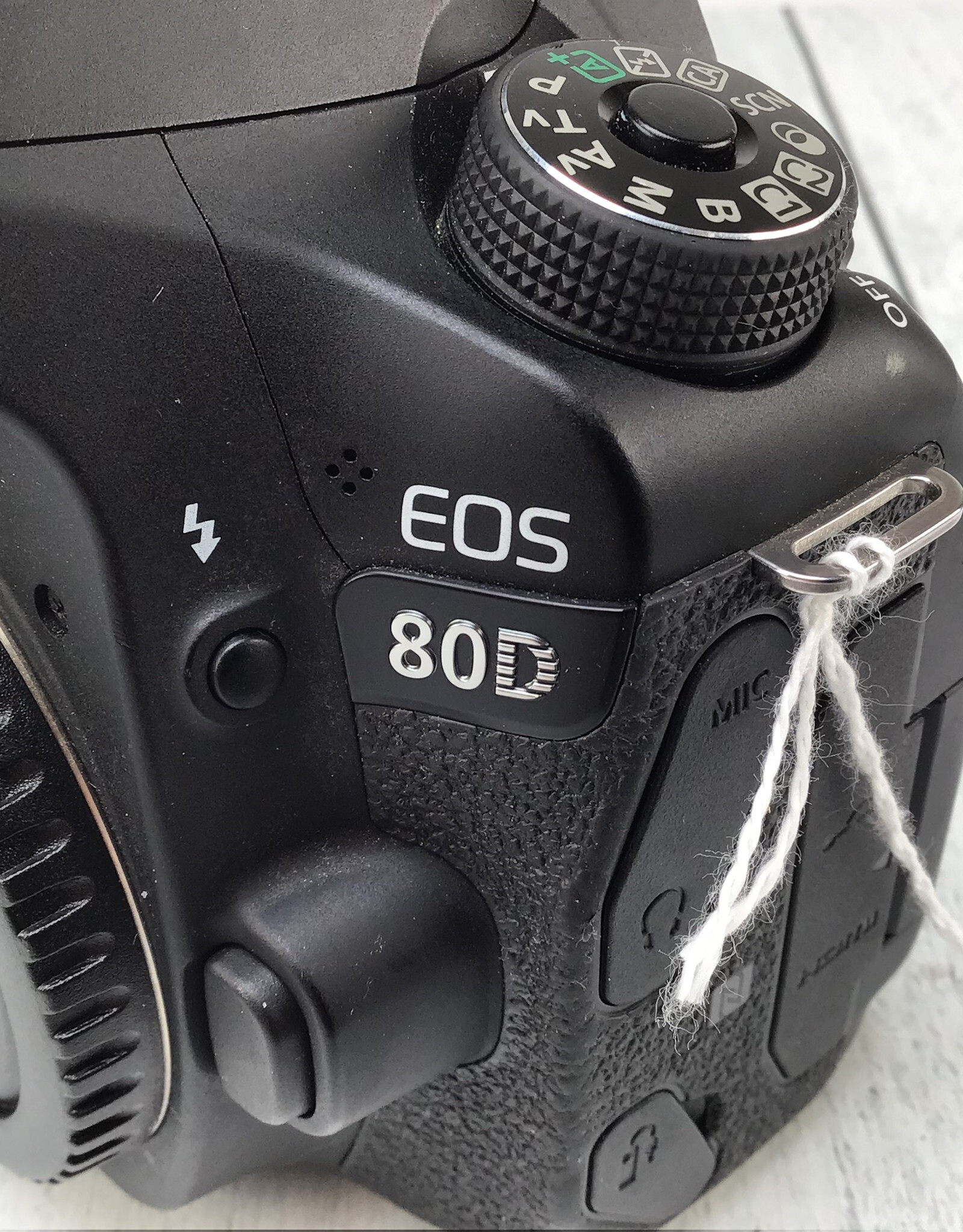 CANON Canon EOS 80D Camera Body No Charger Used Good