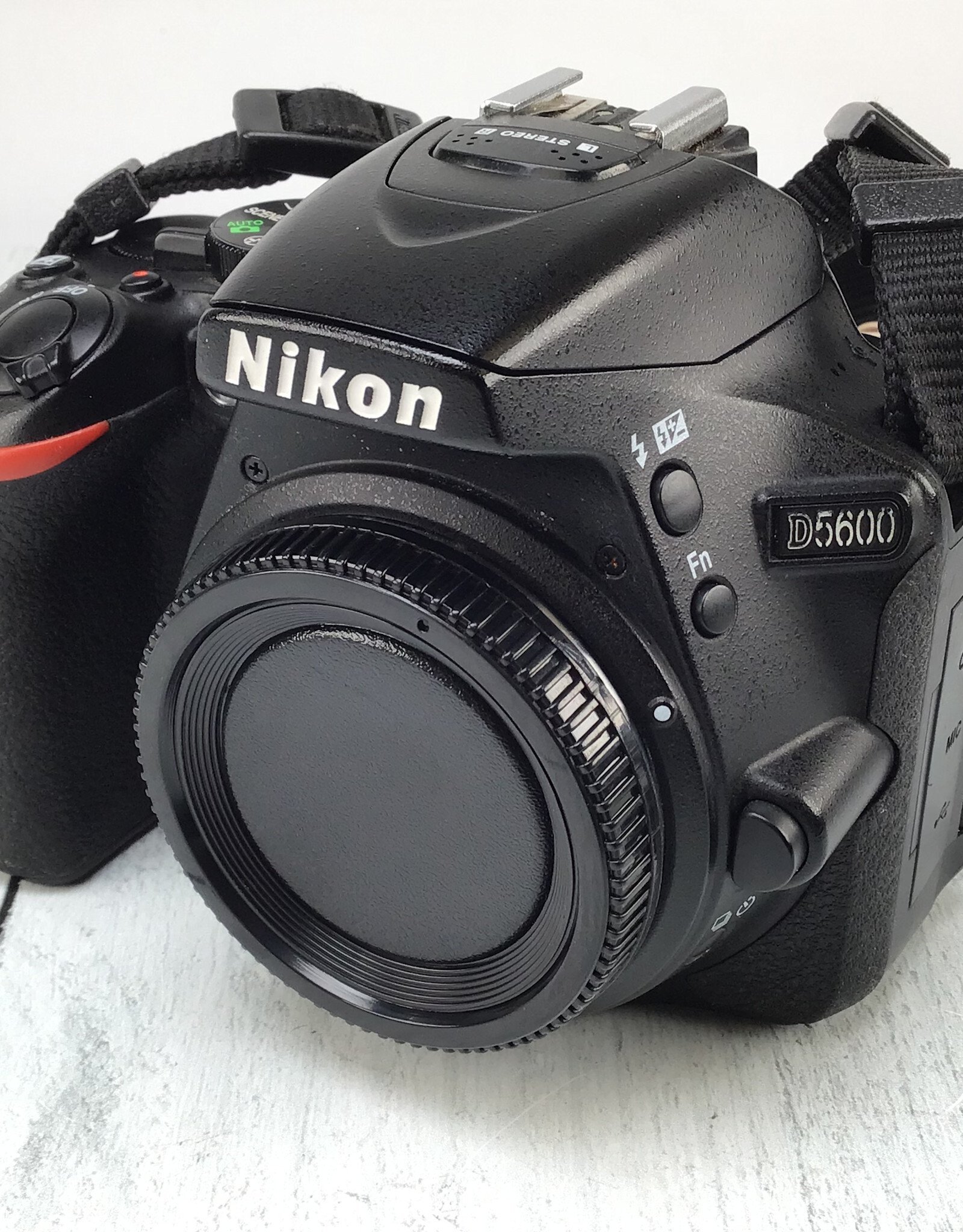 NIKON Nikon D5600 Camera Body No Charger Used Good