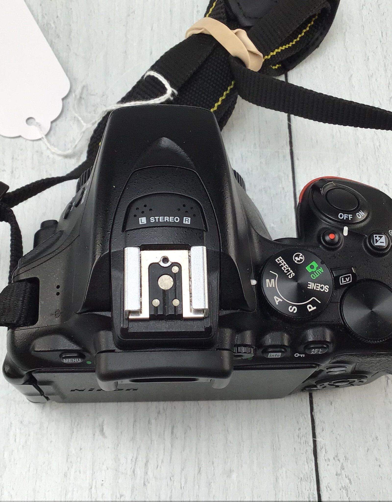 NIKON Nikon D5600 Camera Body No Charger Used Good