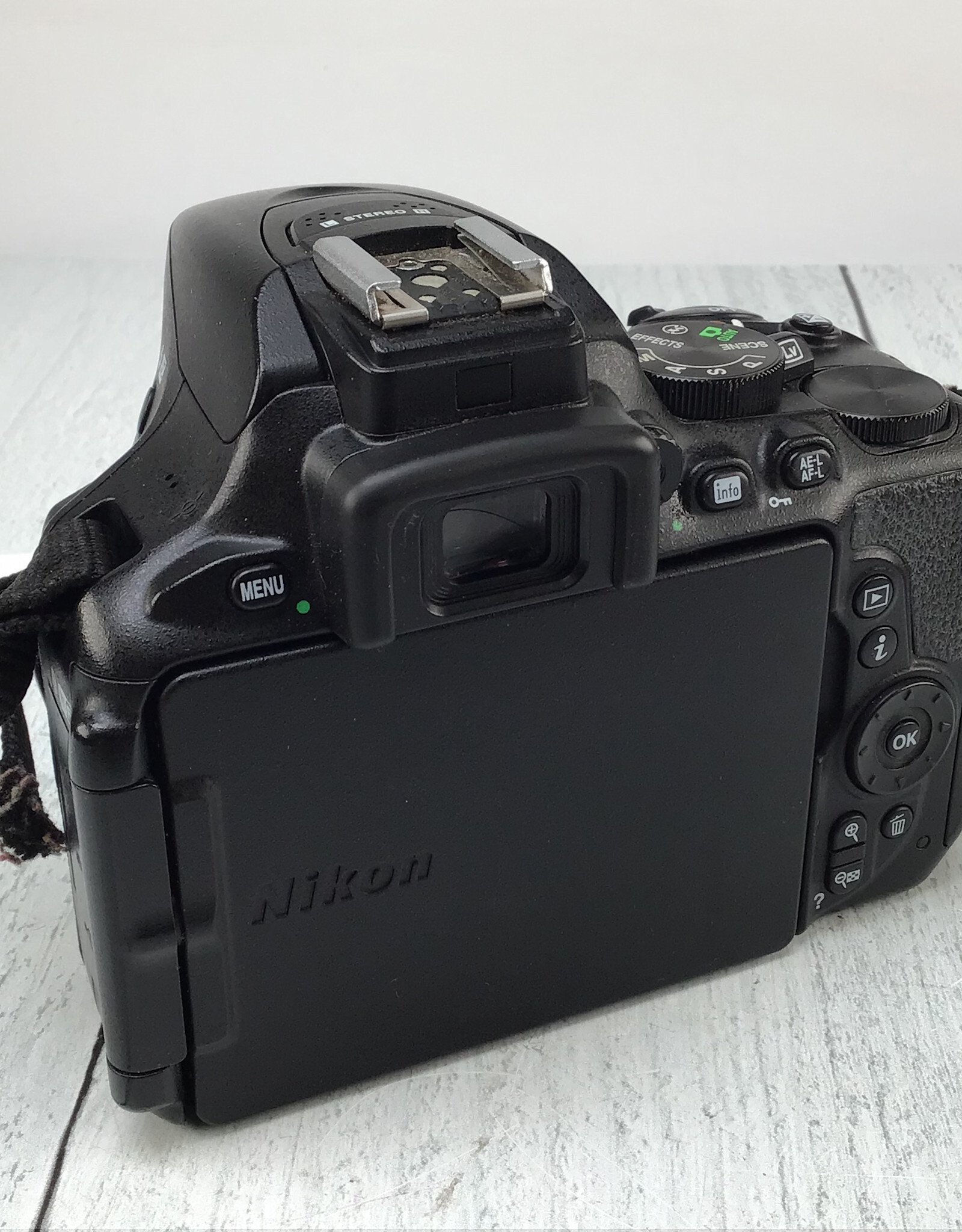 NIKON Nikon D5600 Camera Body No Charger Used Good