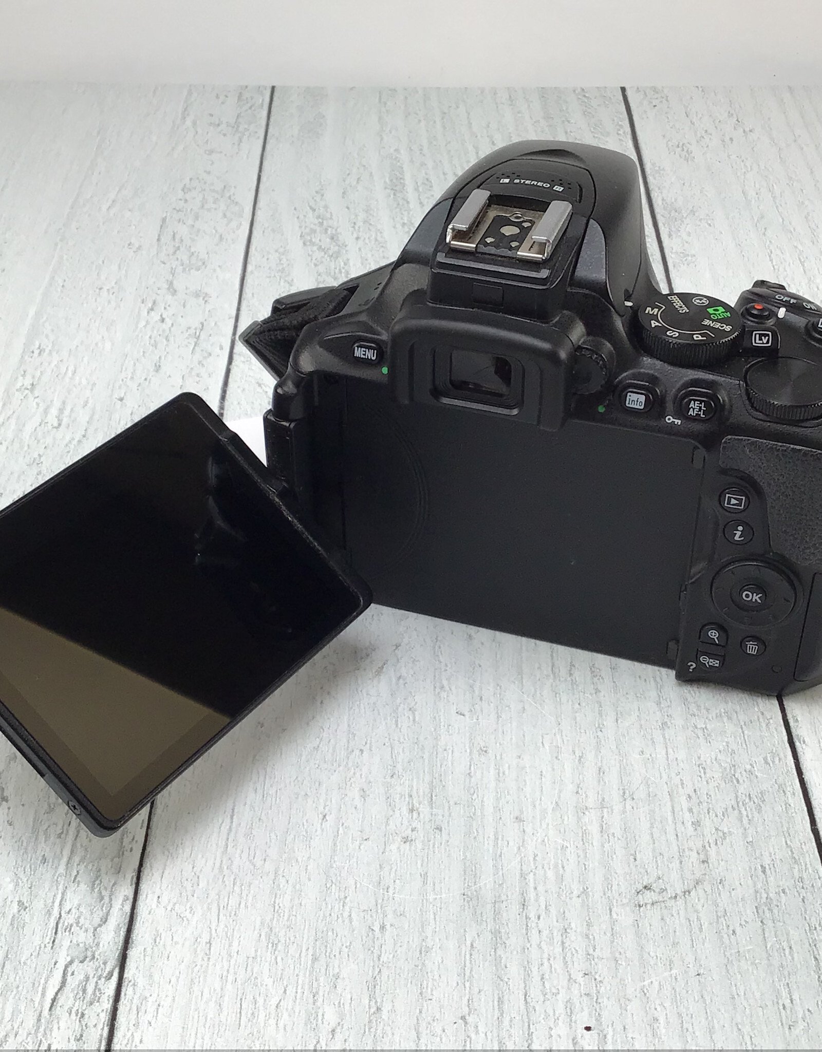 NIKON Nikon D5600 Camera Body No Charger Used Good