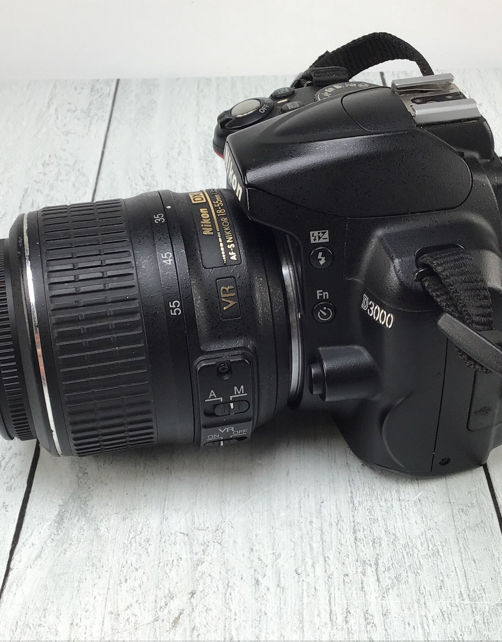 NIKON Nikon D3000 Camera w/ 18-55mm VR Used Fair