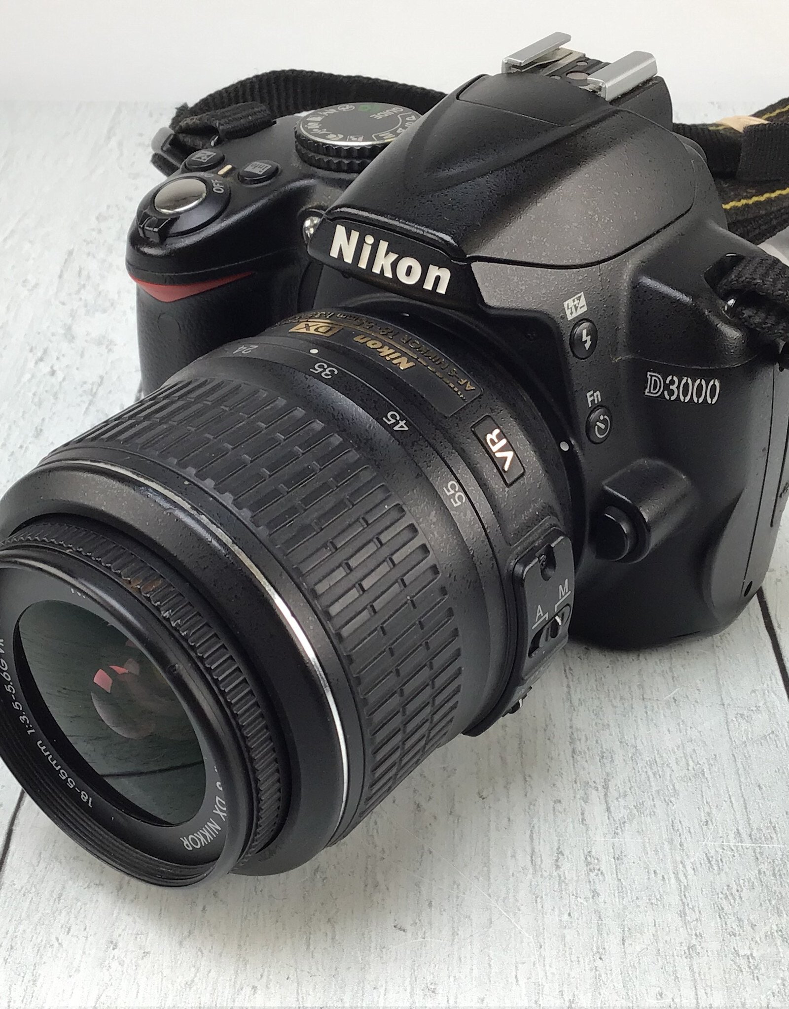 NIKON Nikon D3000 Camera w/ 18-55mm VR Used Fair