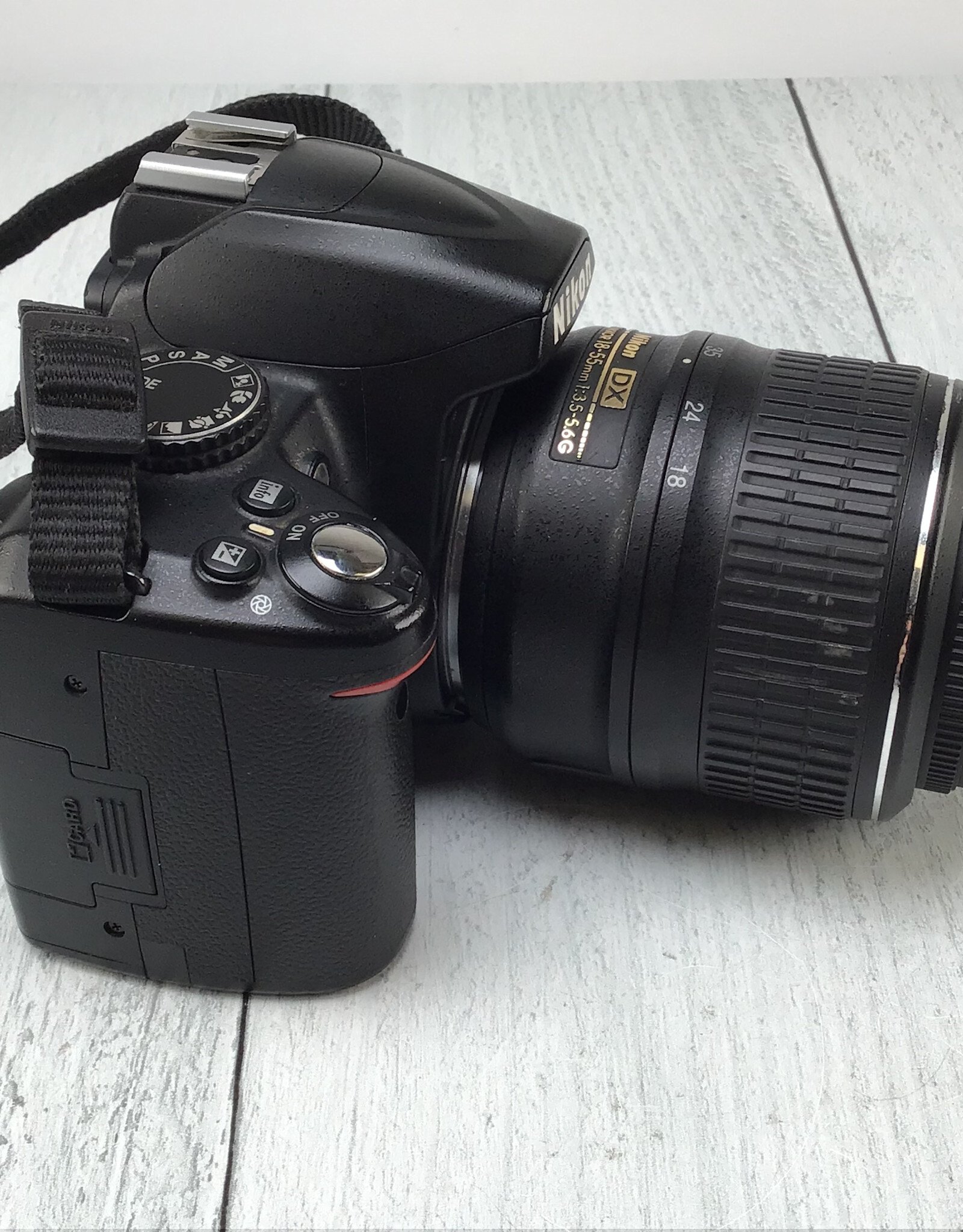 NIKON Nikon D3000 Camera w/ 18-55mm VR Used Fair