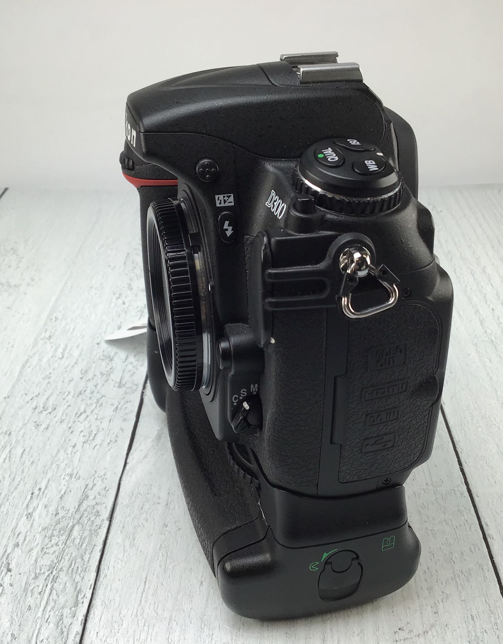 NIKON Nikon D300 Camera Body w/ MB-D10 Used Good