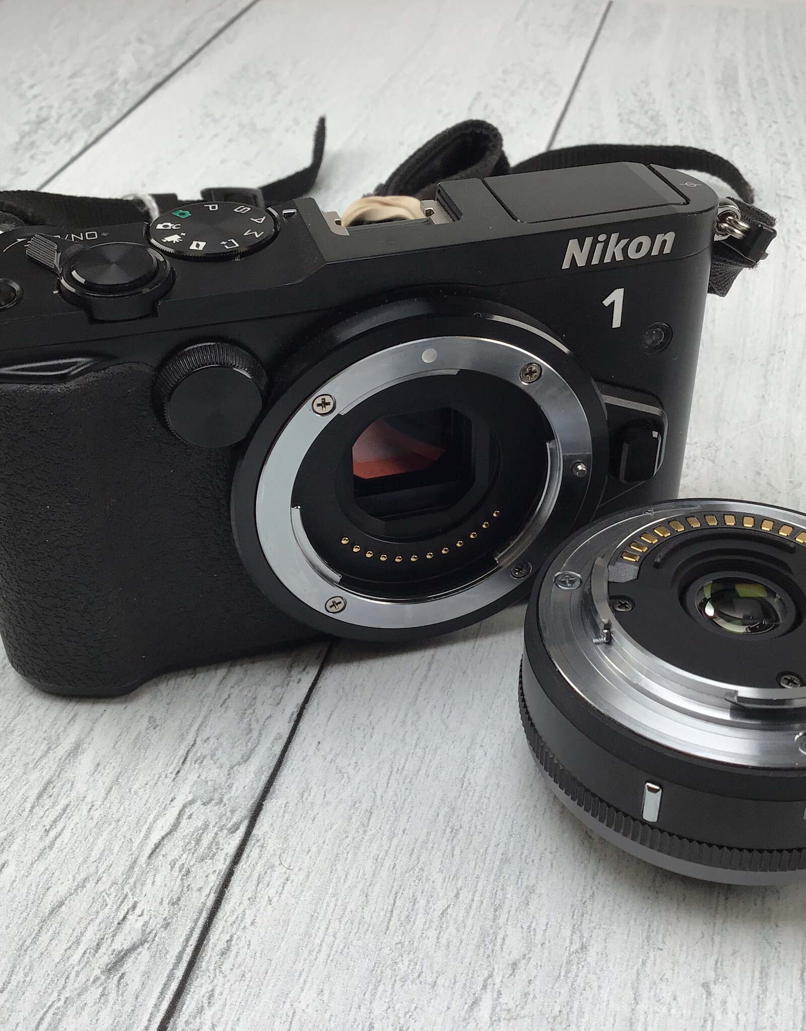 NIKON Nikon 1 V3 Camera w/ 10mm f2.8 Used Good