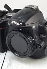 NIKON Nikon D5000 Camera No Charger Used Good