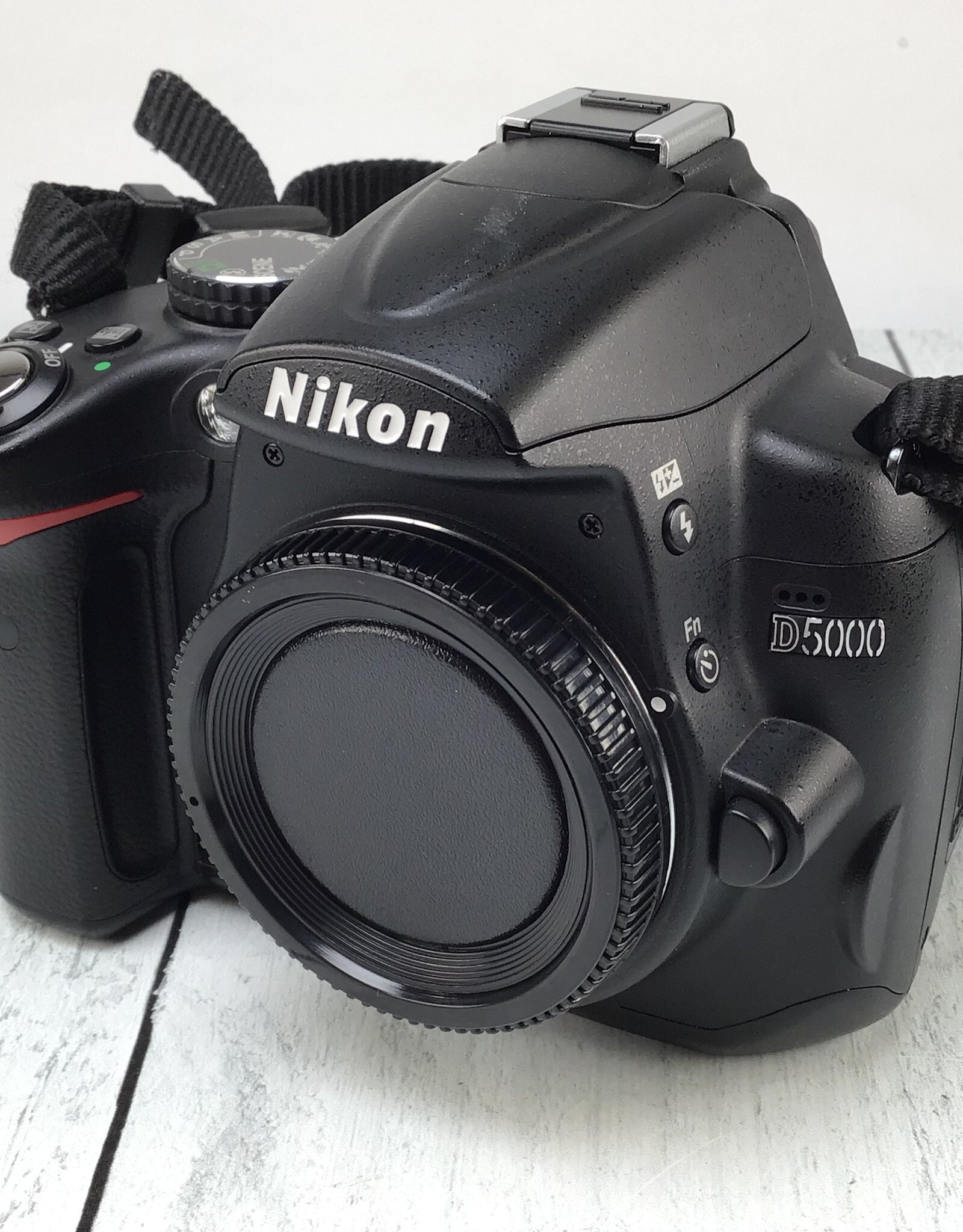 NIKON Nikon D5000 Camera No Charger Used Good