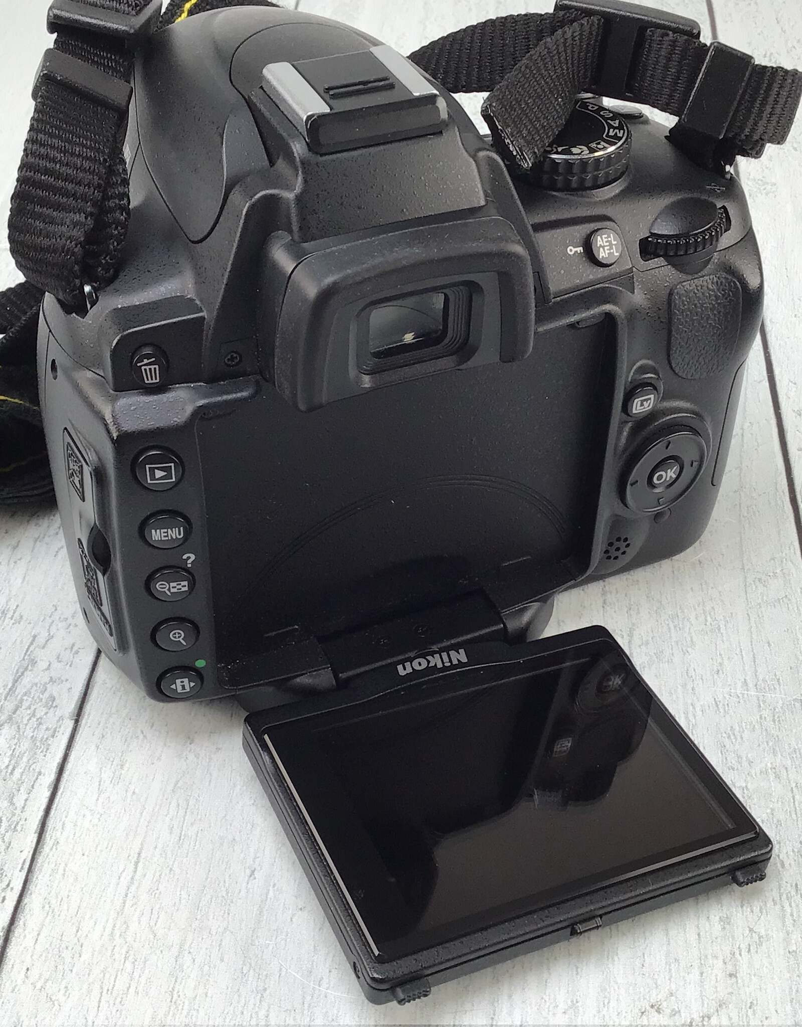 NIKON Nikon D5000 Camera No Charger Used Good