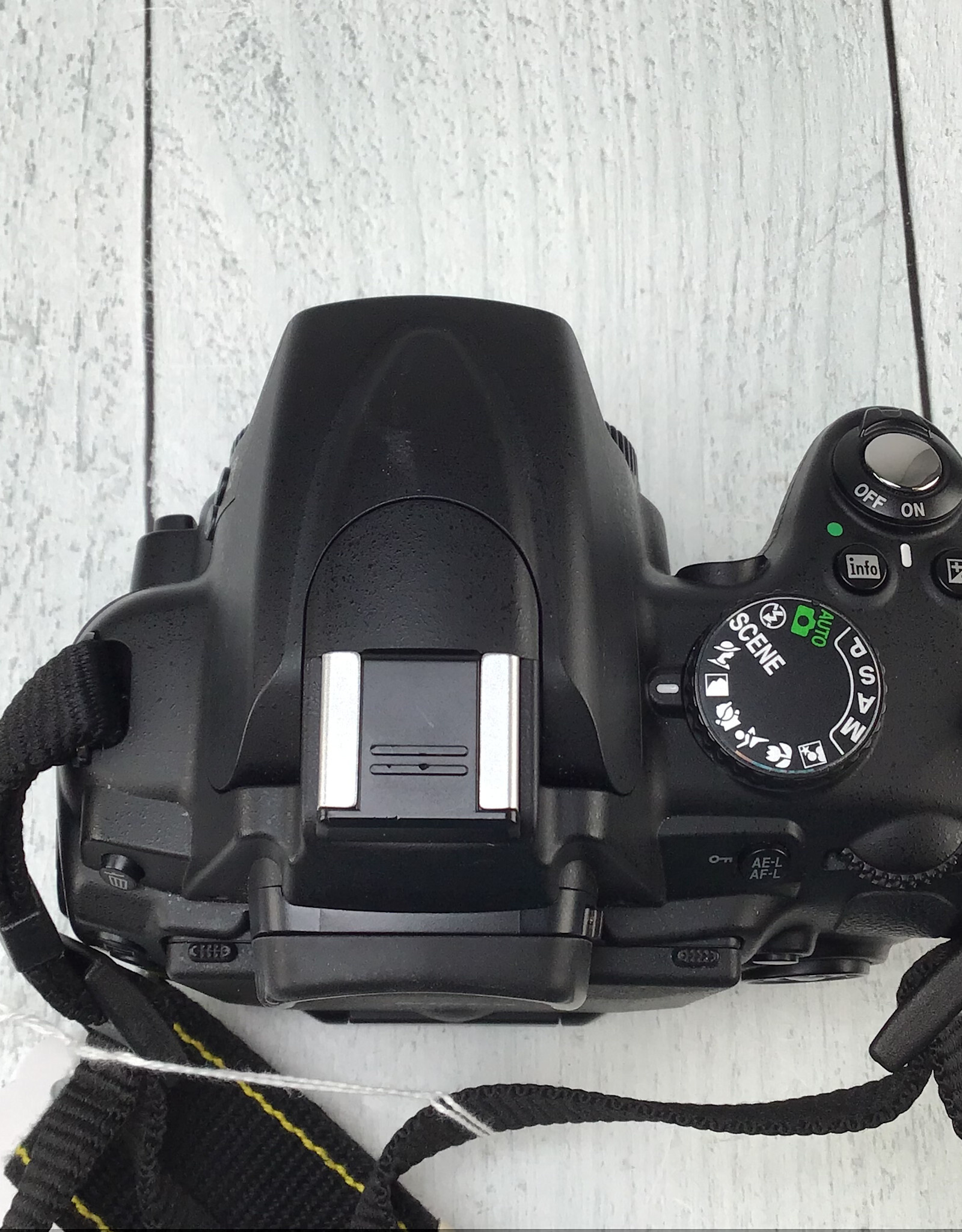 NIKON Nikon D5000 Camera No Charger Used Good