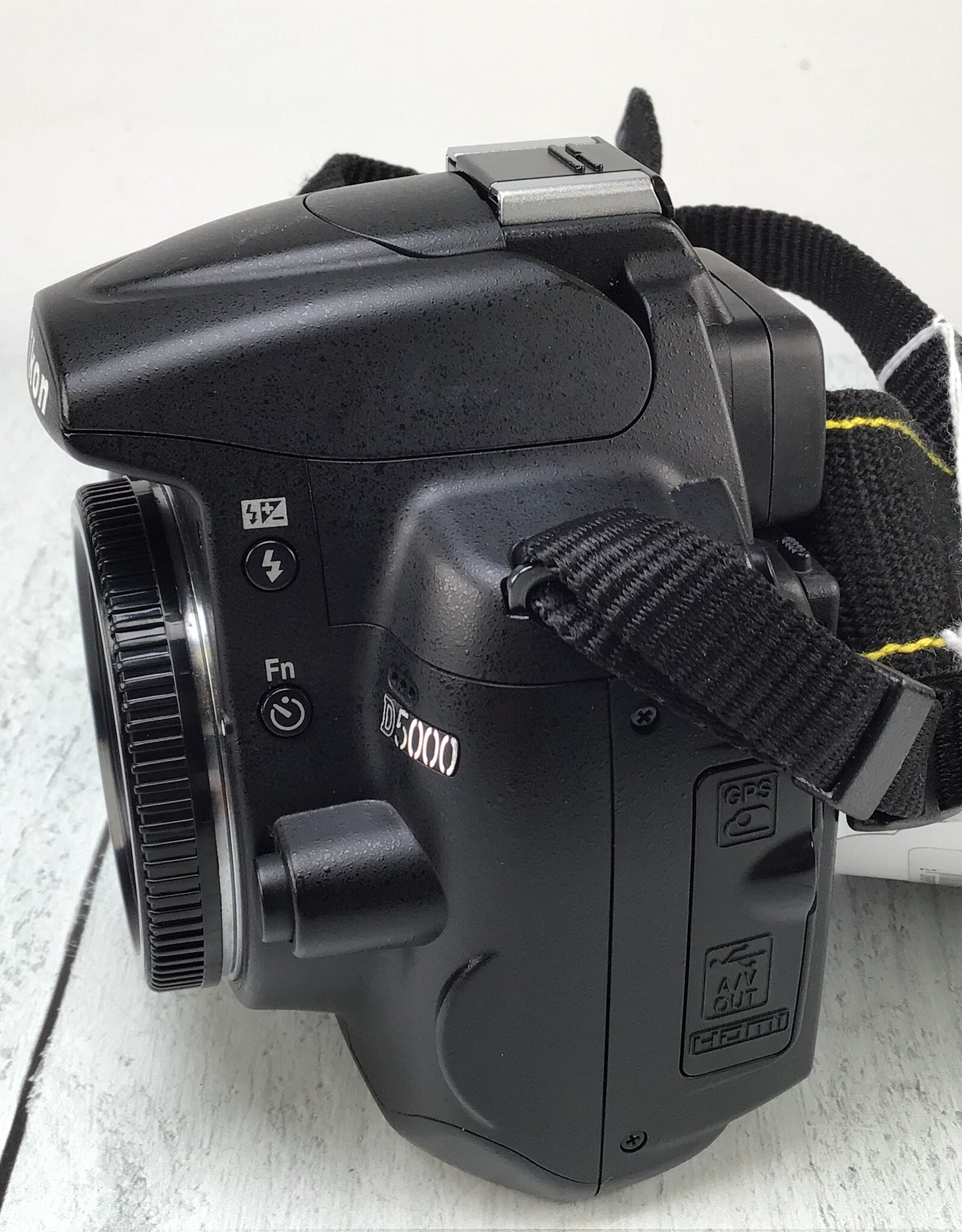 NIKON Nikon D5000 Camera No Charger Used Good