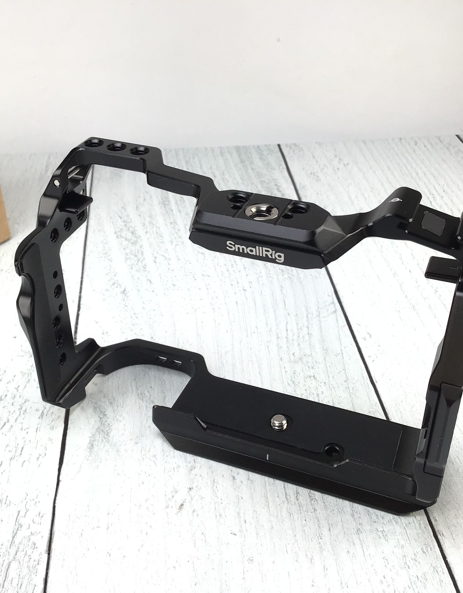 SmallRig SmallRig HawkLock Cage for Canon R6 Mark III/Mark II in Box Used EX