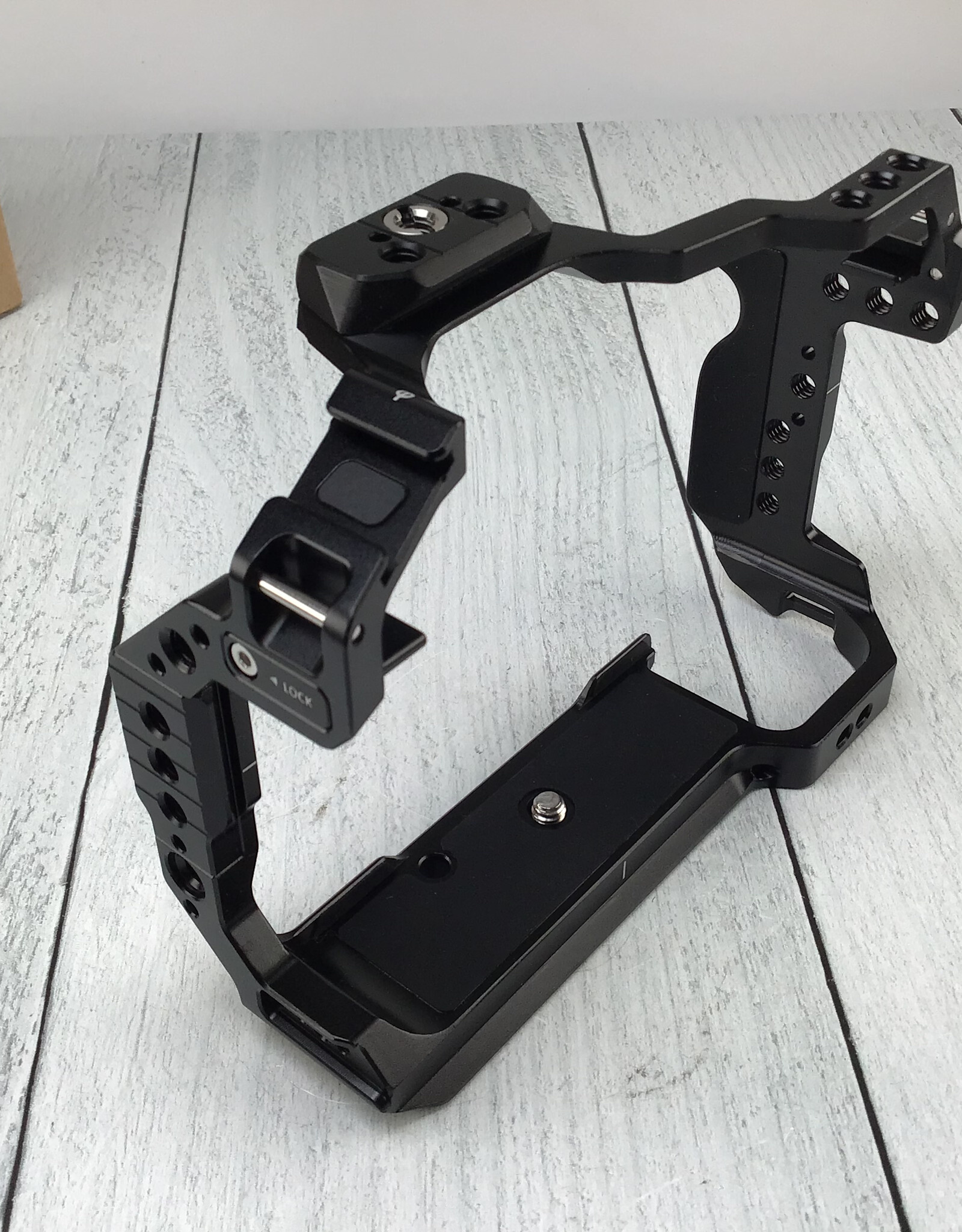 SmallRig SmallRig HawkLock Cage for Canon R6 Mark III/Mark II in Box Used EX