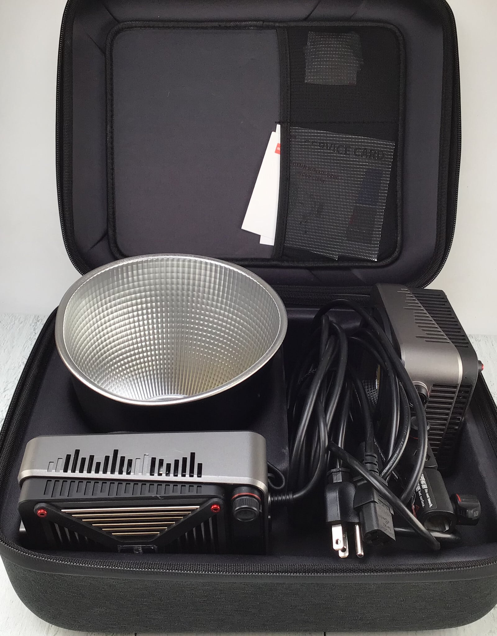 Zhiyun Molus G200 Video Light in Case Used Good