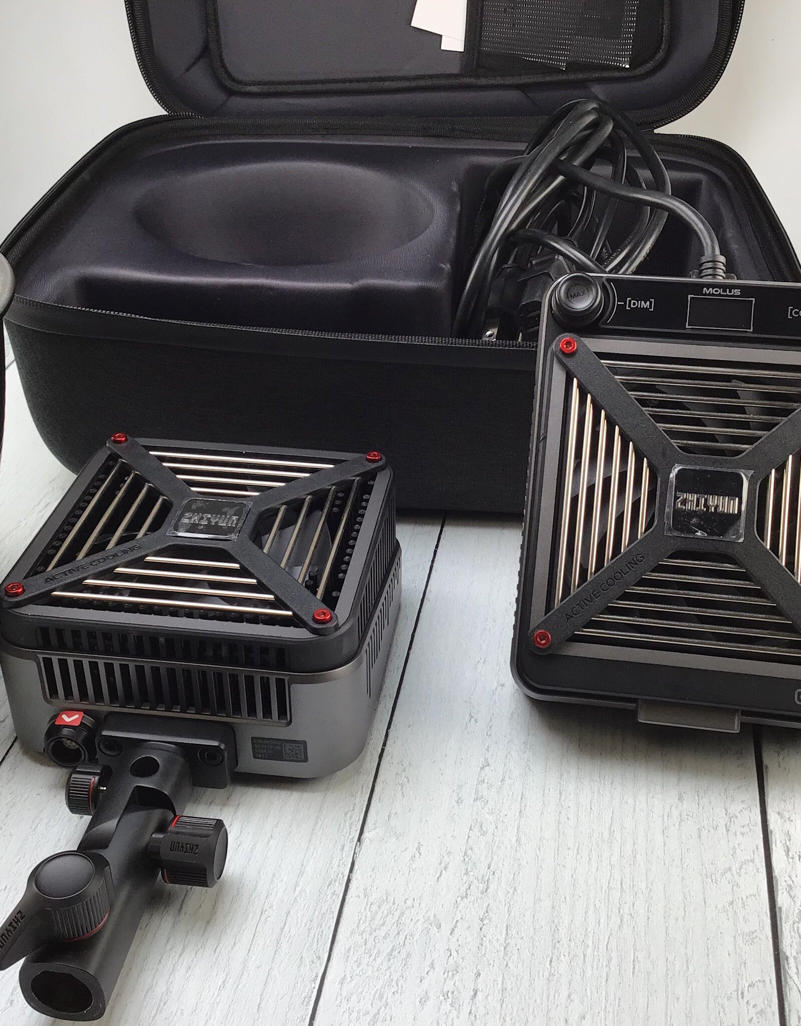 Zhiyun Molus G200 Video Light in Case Used Good