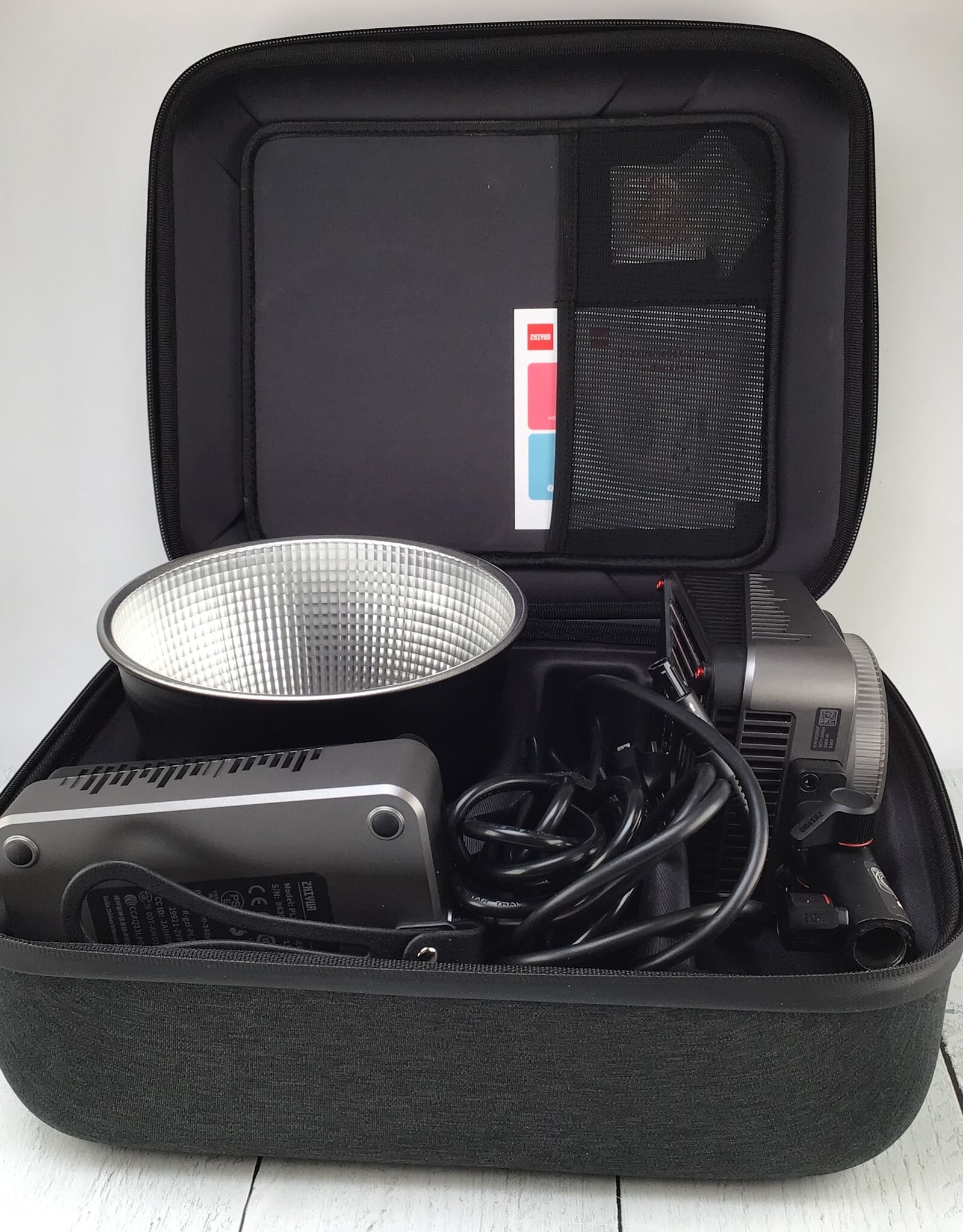 Zhiyun Molus G200 Video Light in Case Used Good