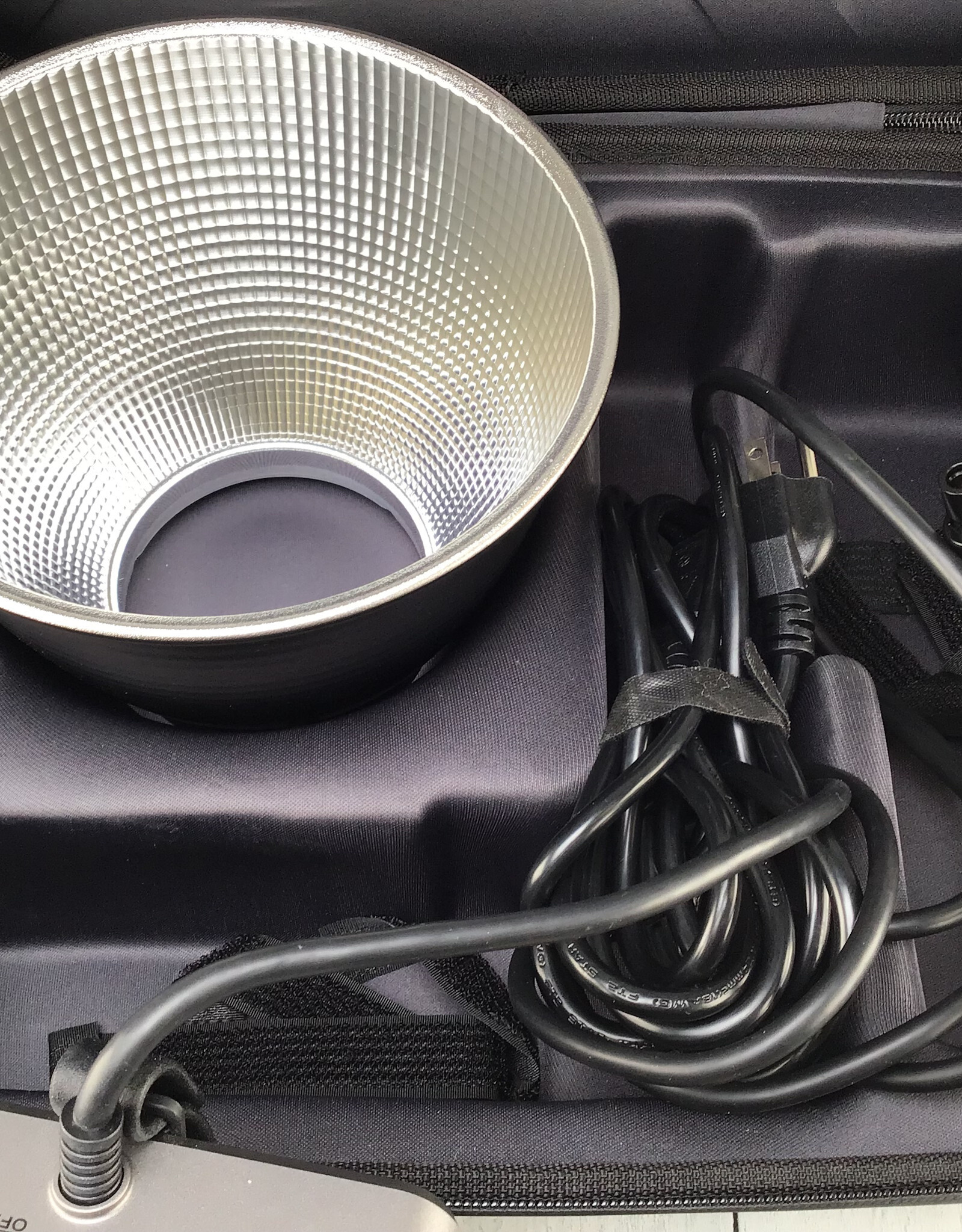 Zhiyun Molus G200 Video Light in Case Used Good