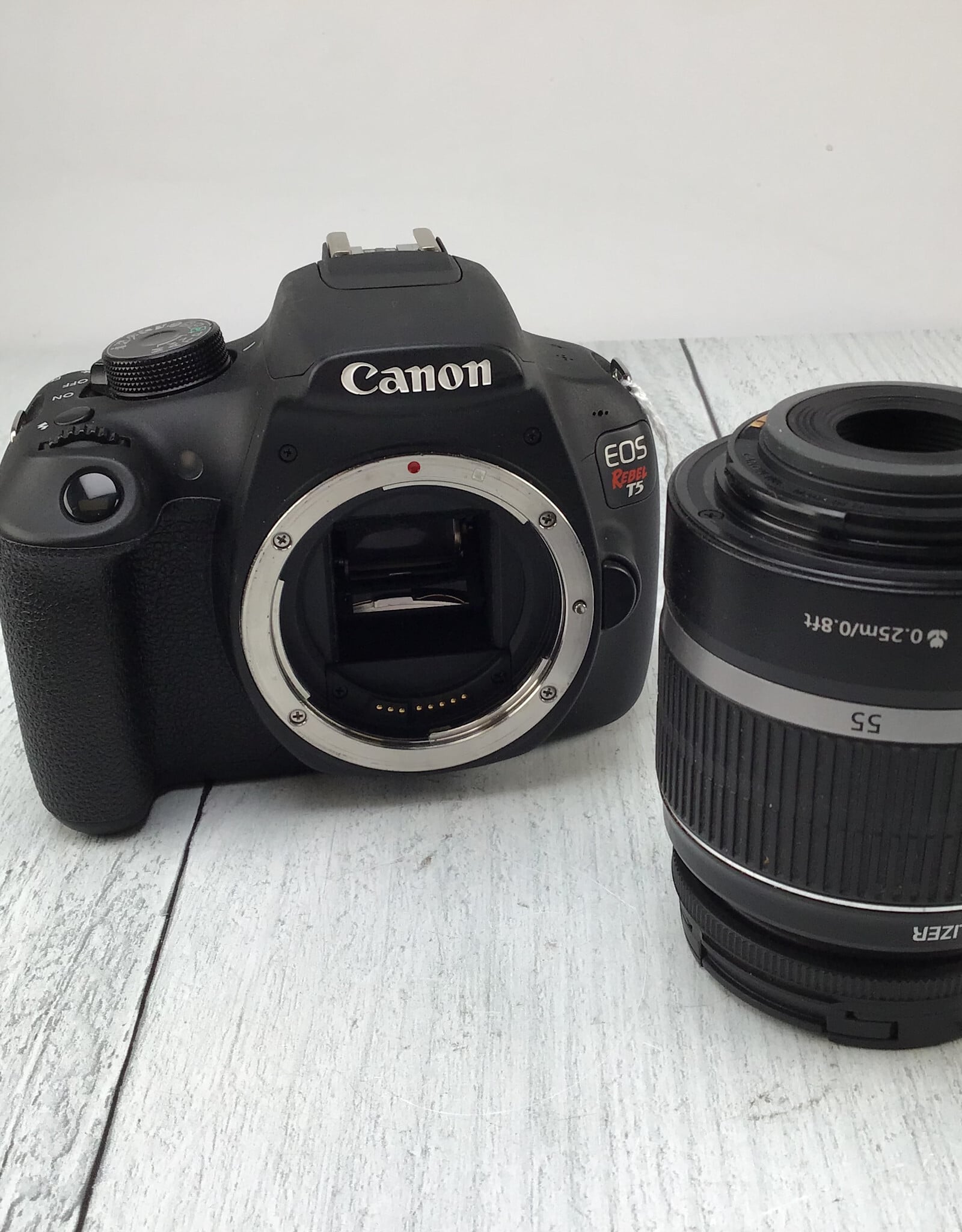 CANON Canon Rebel T5 Camera w/ 18-55mm IS Used Good