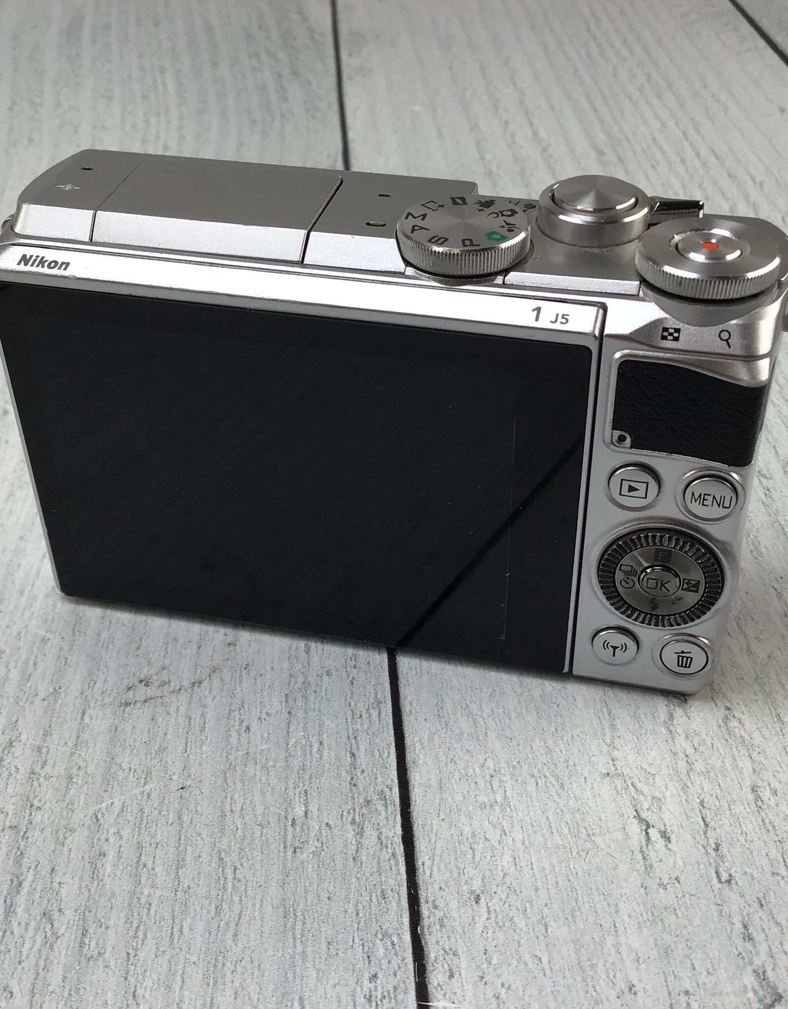 NIKON Nikon 1 J5 Camera Body No Body Cap Used Good