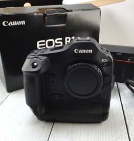 CANON Canon EOS R1 Camera Body in Box Shutter Count 1000 Used Good
