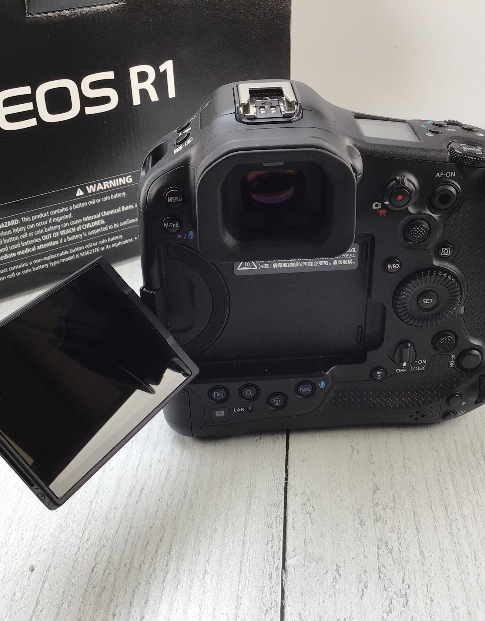 CANON Canon EOS R1 Camera Body in Box Shutter Count 1000 Used Good