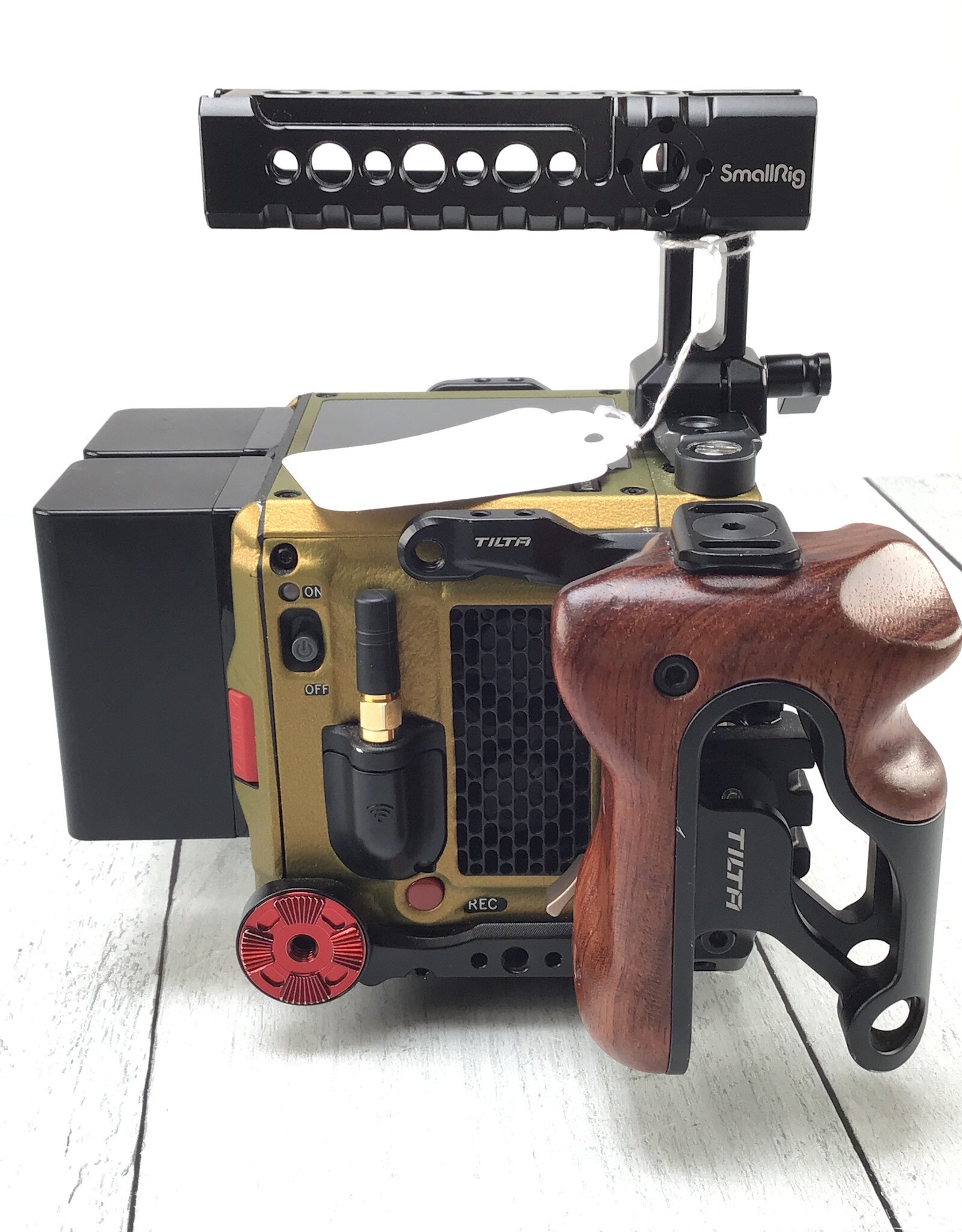 Red RED DIGITAL CINEMA KOMODO-X 6K Camera w/ Access 406 Hours Used Fair