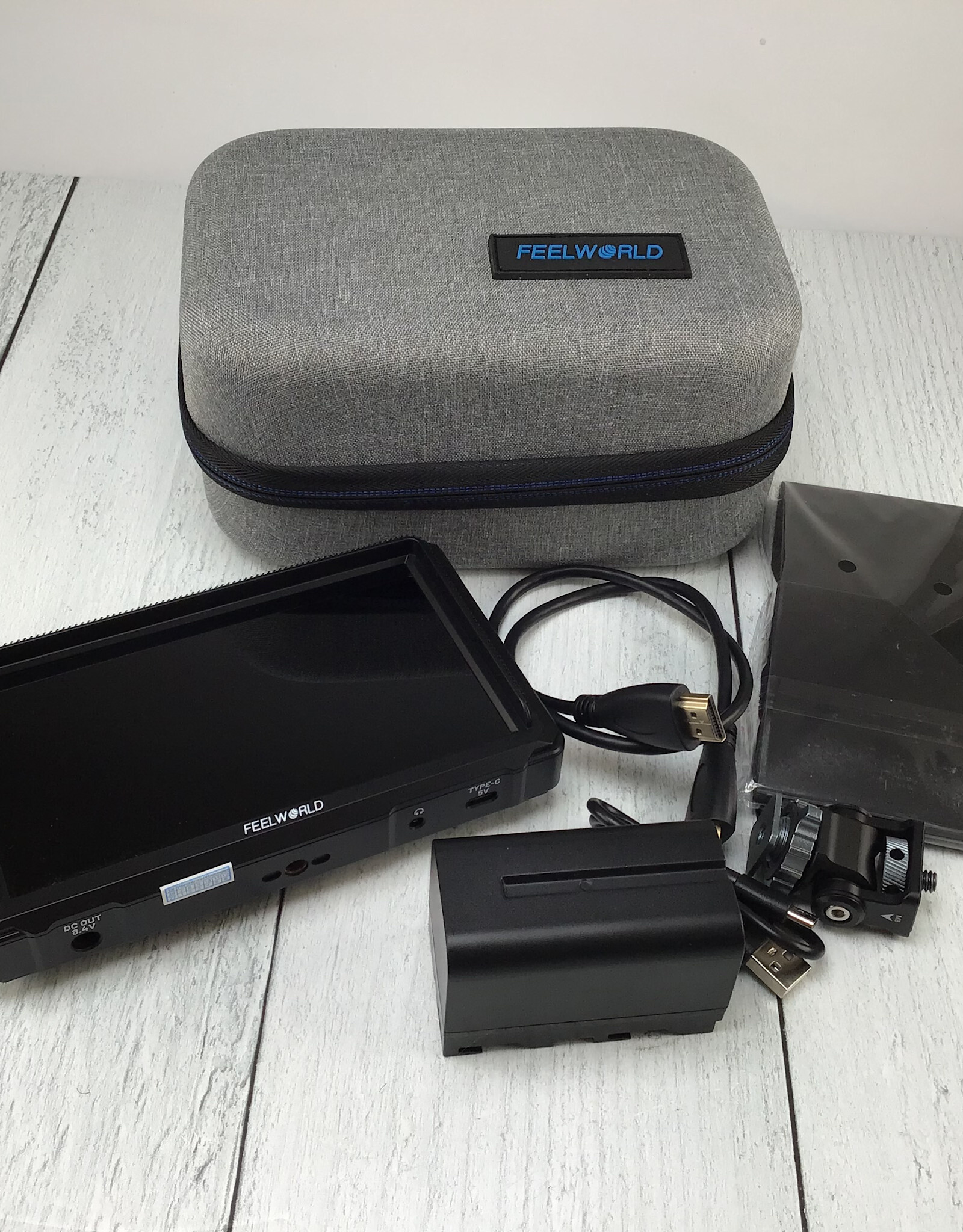 Feelworld FEELWORLD FW568 Pro Monitor in Case Used Good
