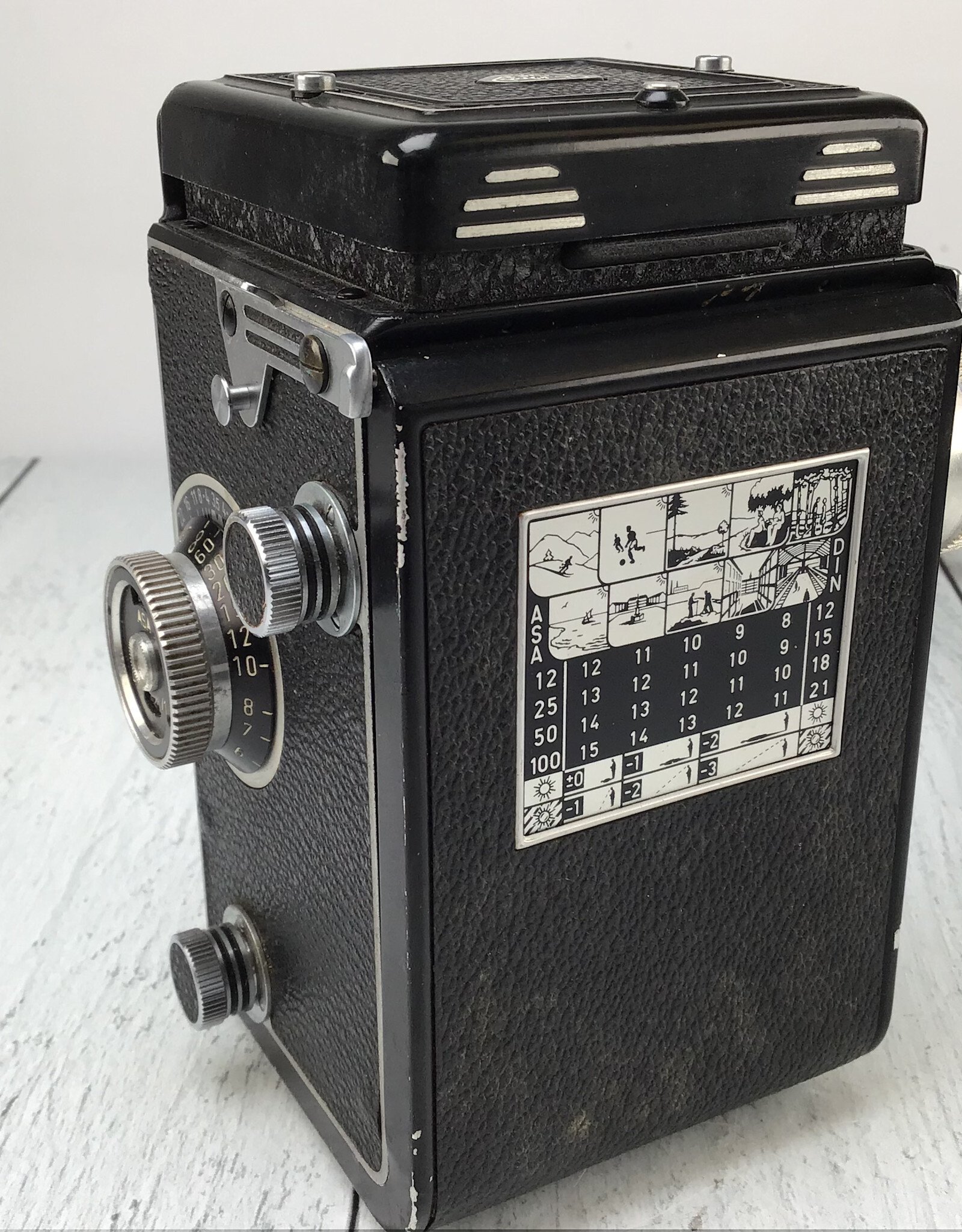 Rollei Rollei Rolleicord Camera w/ Xenar 75mm f3.5 Slow Speeds Off Used As Is