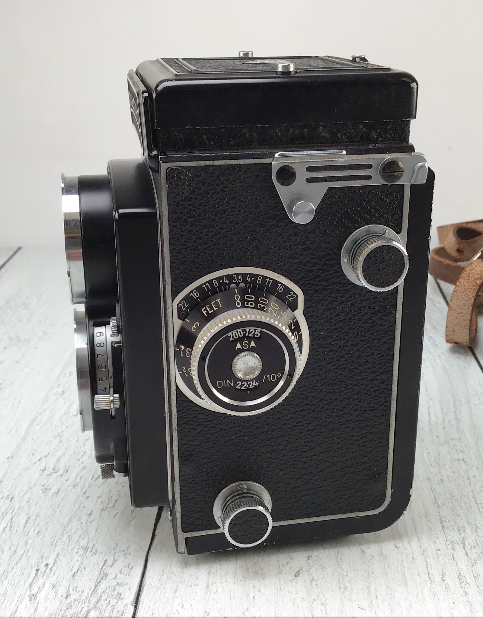 Rollei Rollei Rolleicord Camera w/ Xenar 75mm f3.5 Slow Speeds Off Used As Is
