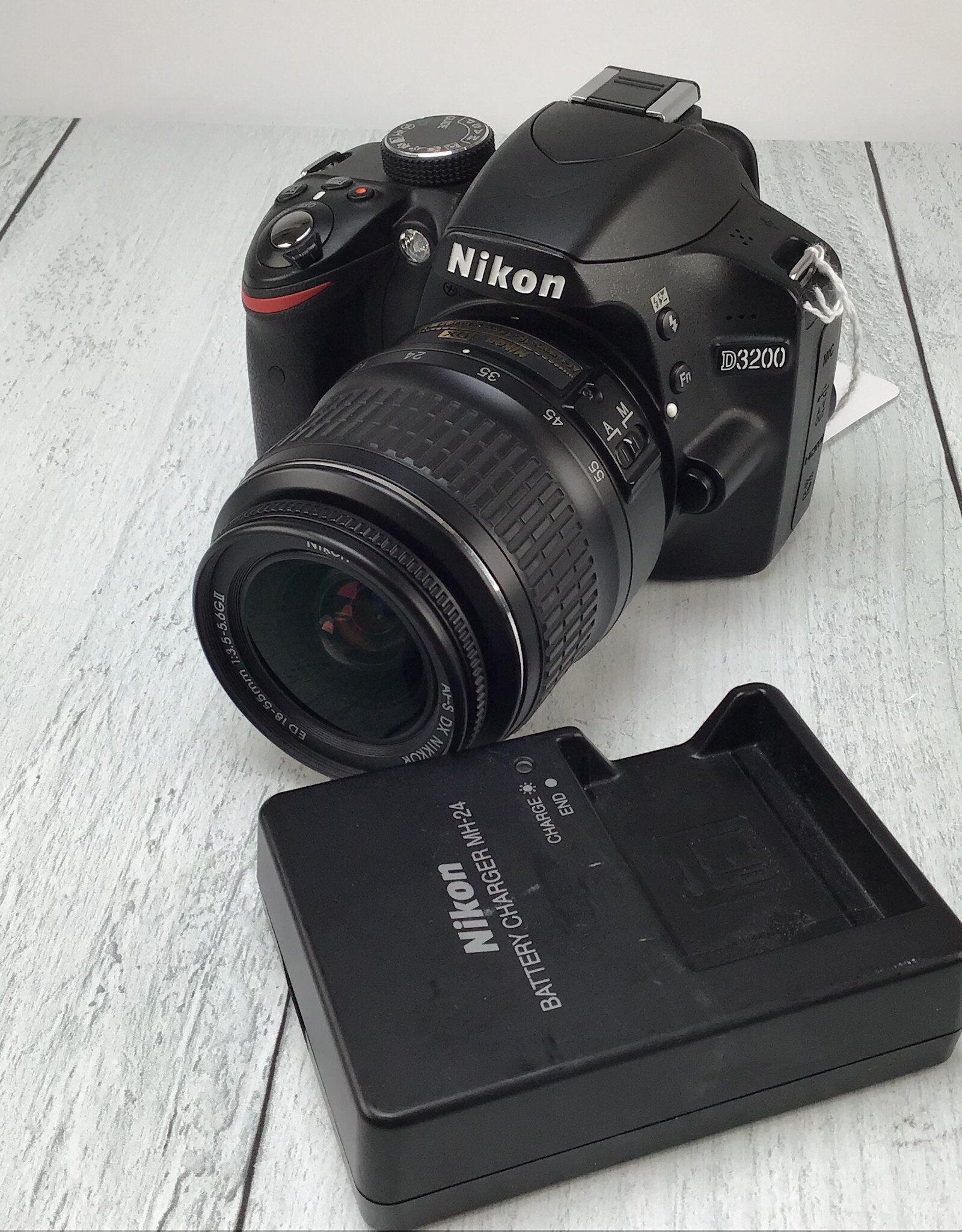 NIKON Nikon D3200 Camera w/ 18-55mm Used Good