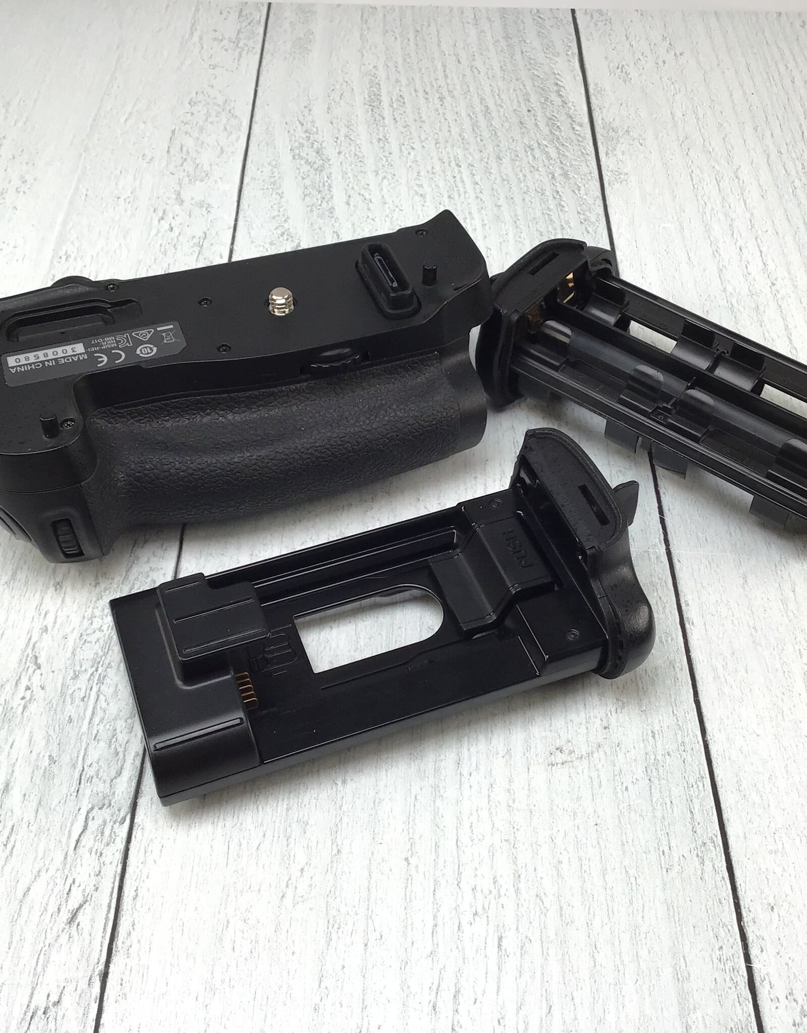 NIKON Nikon MB-D17 Battery Grip Used Good