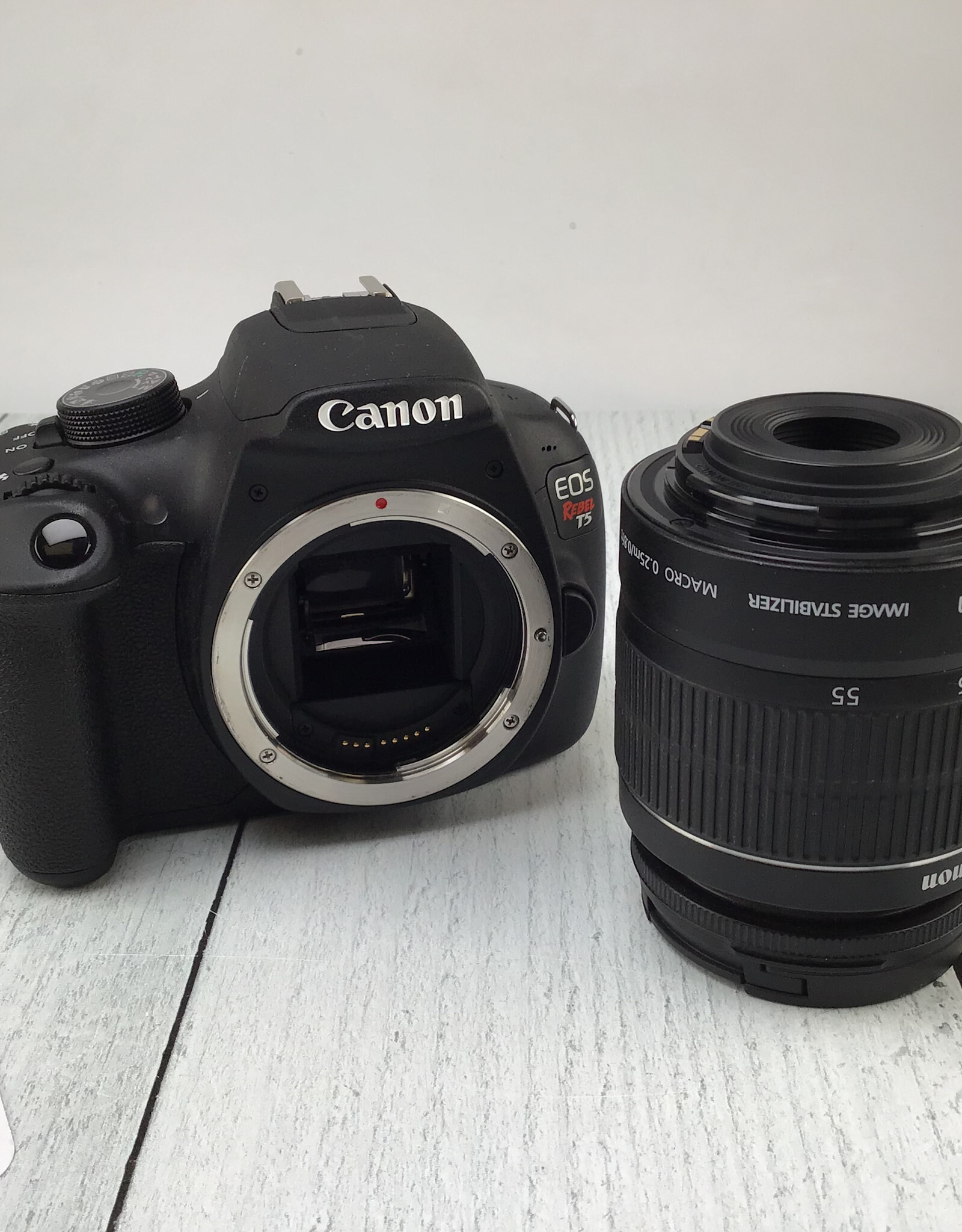 CANON Canon Rebel T5 Camera w/ 18-55mm IS Used Good