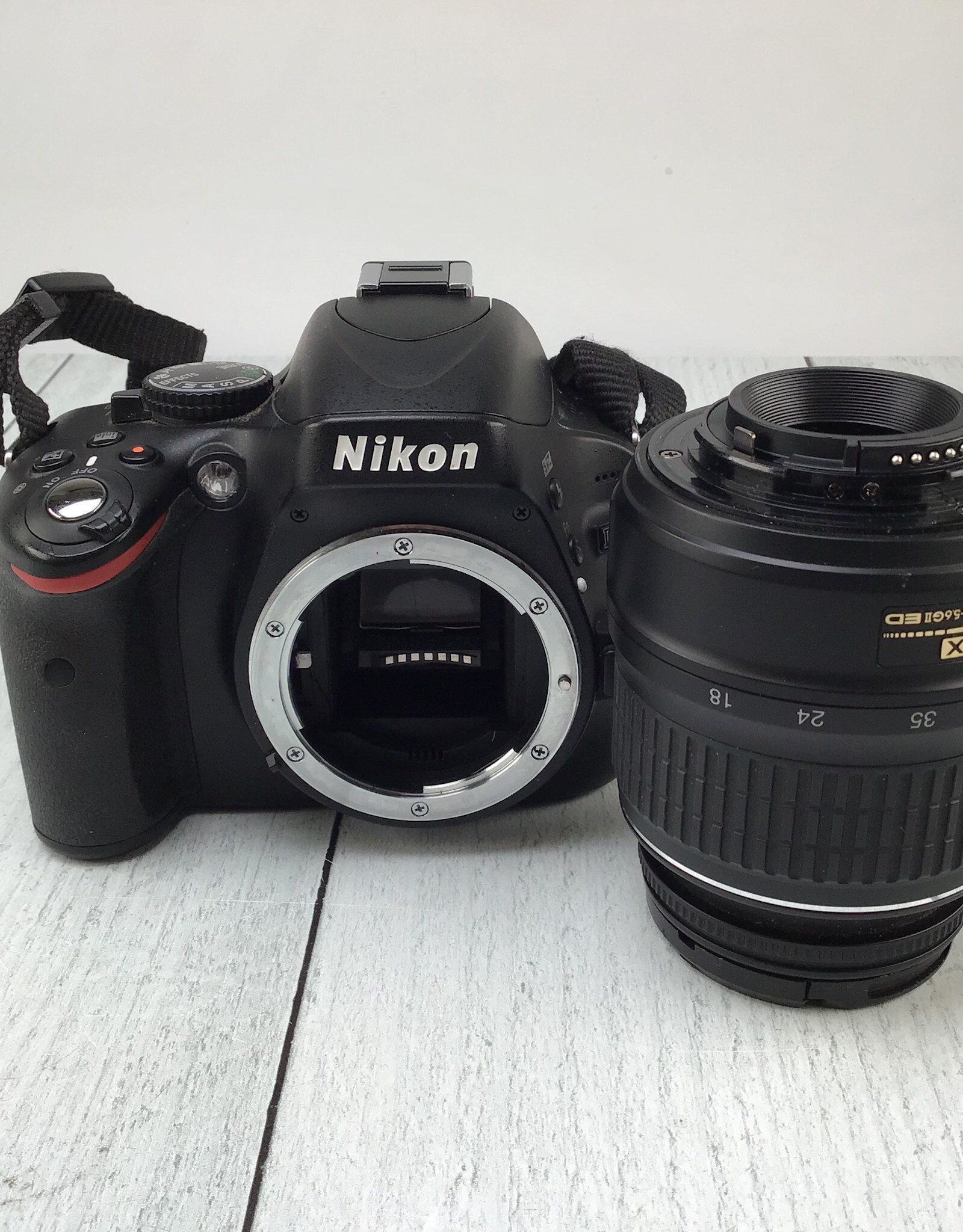 NIKON Nikon D5100 Camera w/ 18-55mm Used Good