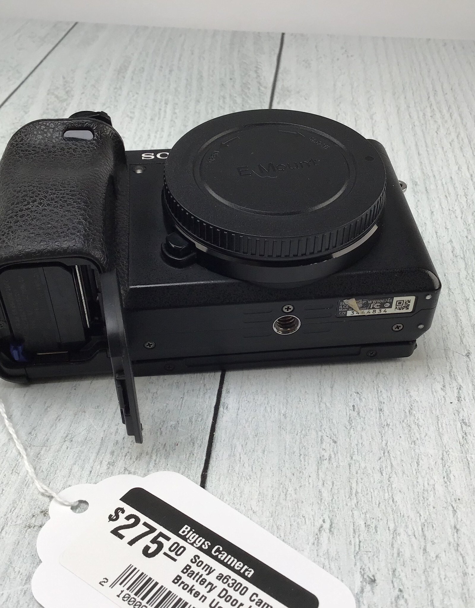 SONY Sony a6300 Camera Battery Door Lock Broken Used BGN