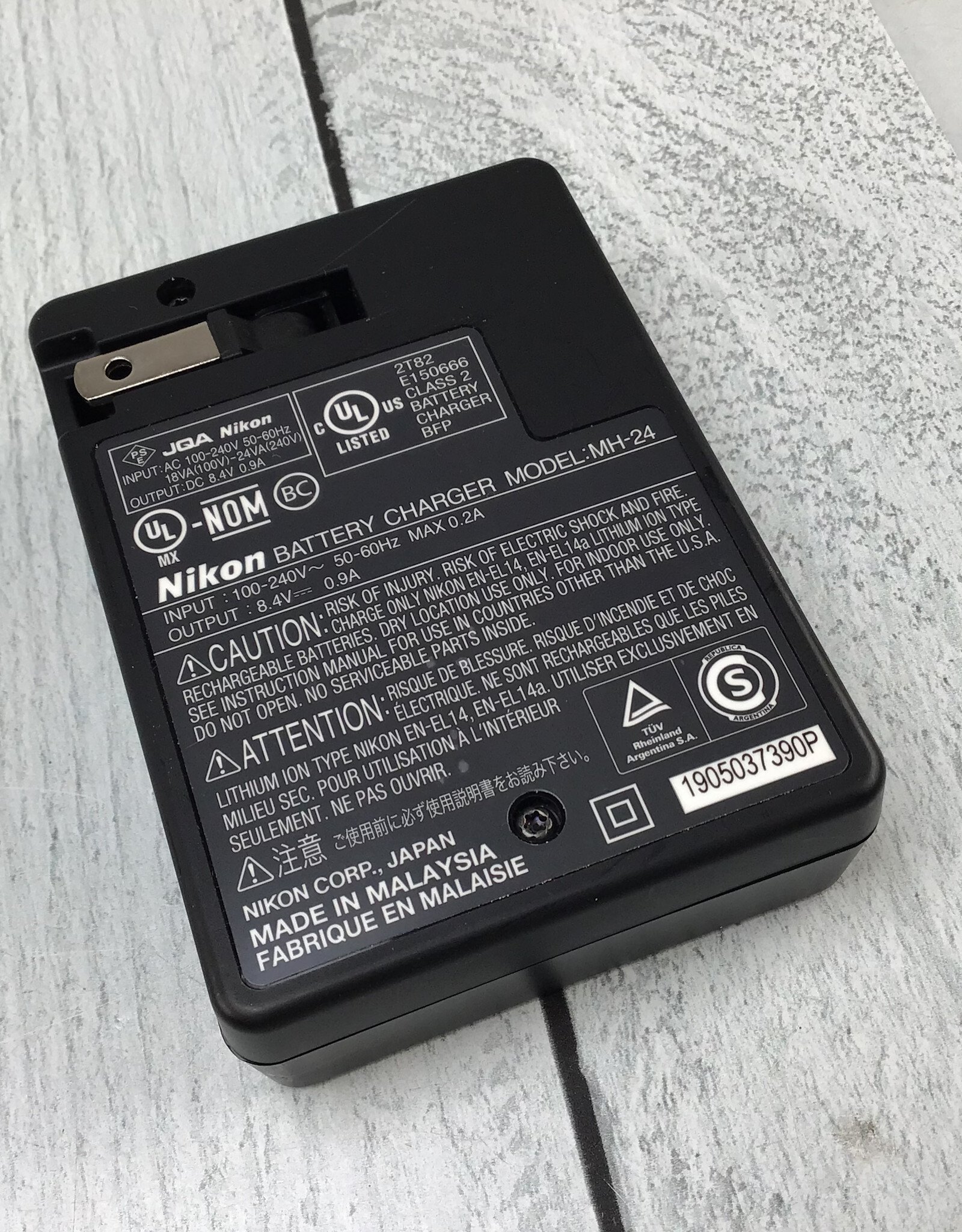 NIKON Nikon MH-24 Battery Charger for EN-EL14 Used Good