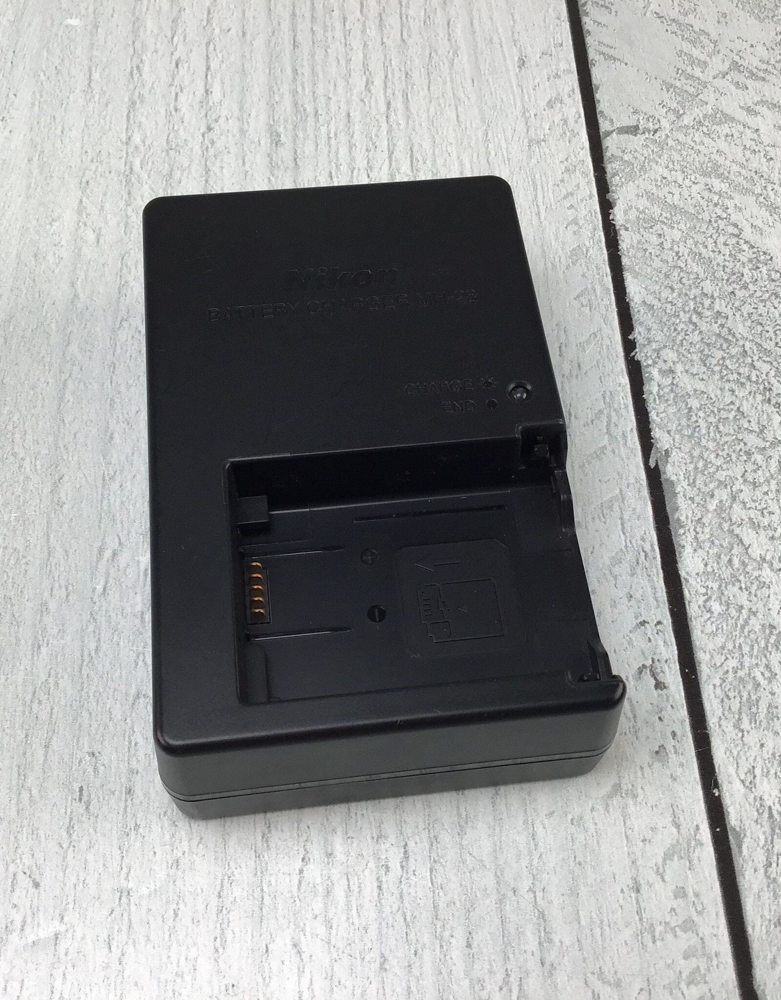 NIKON Nikon MH-28 Battery Charger for EN-EL21 Used Good