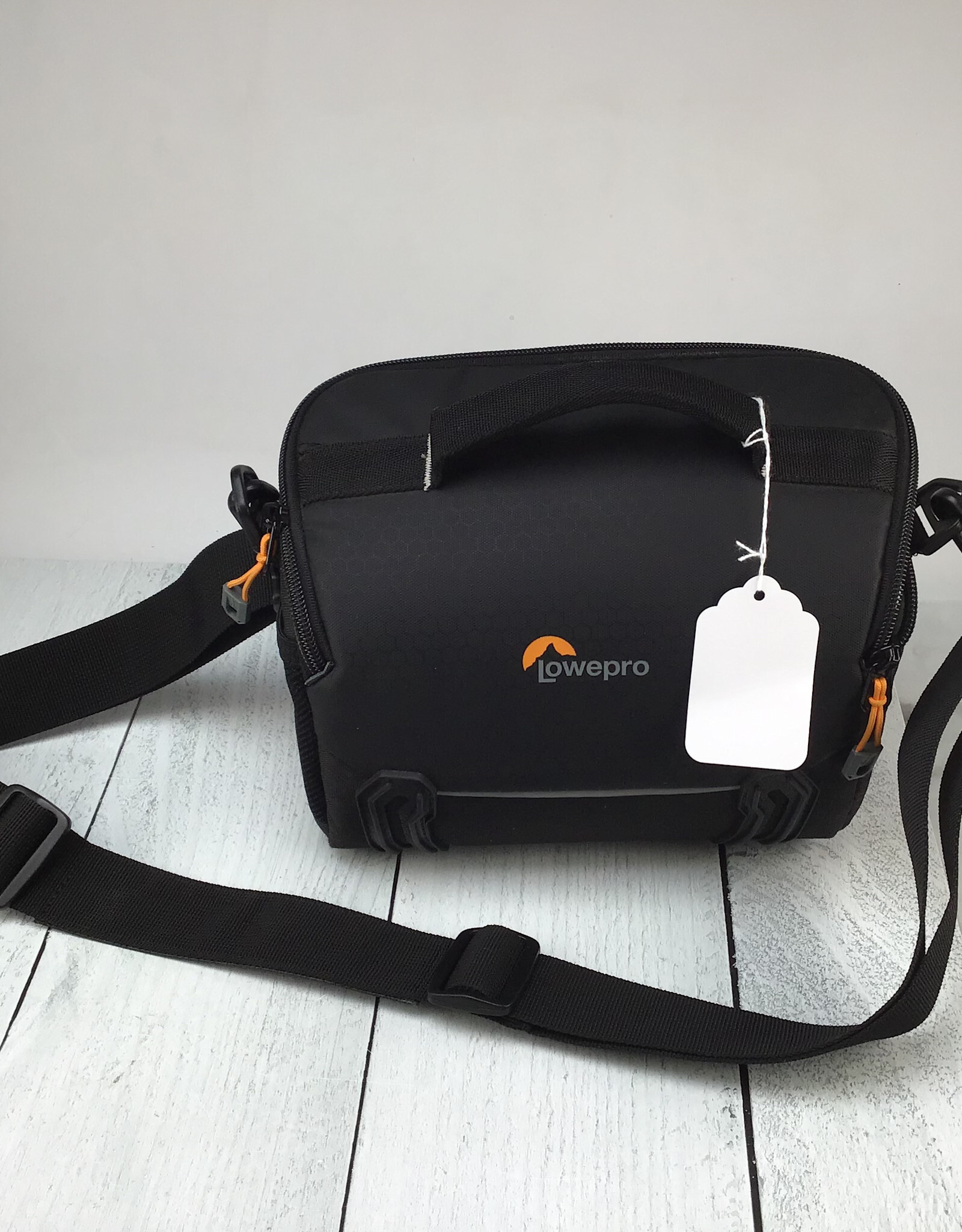 LOWEPRO Lowepro Adventura Go SH 140 Camera Bag Used Good
