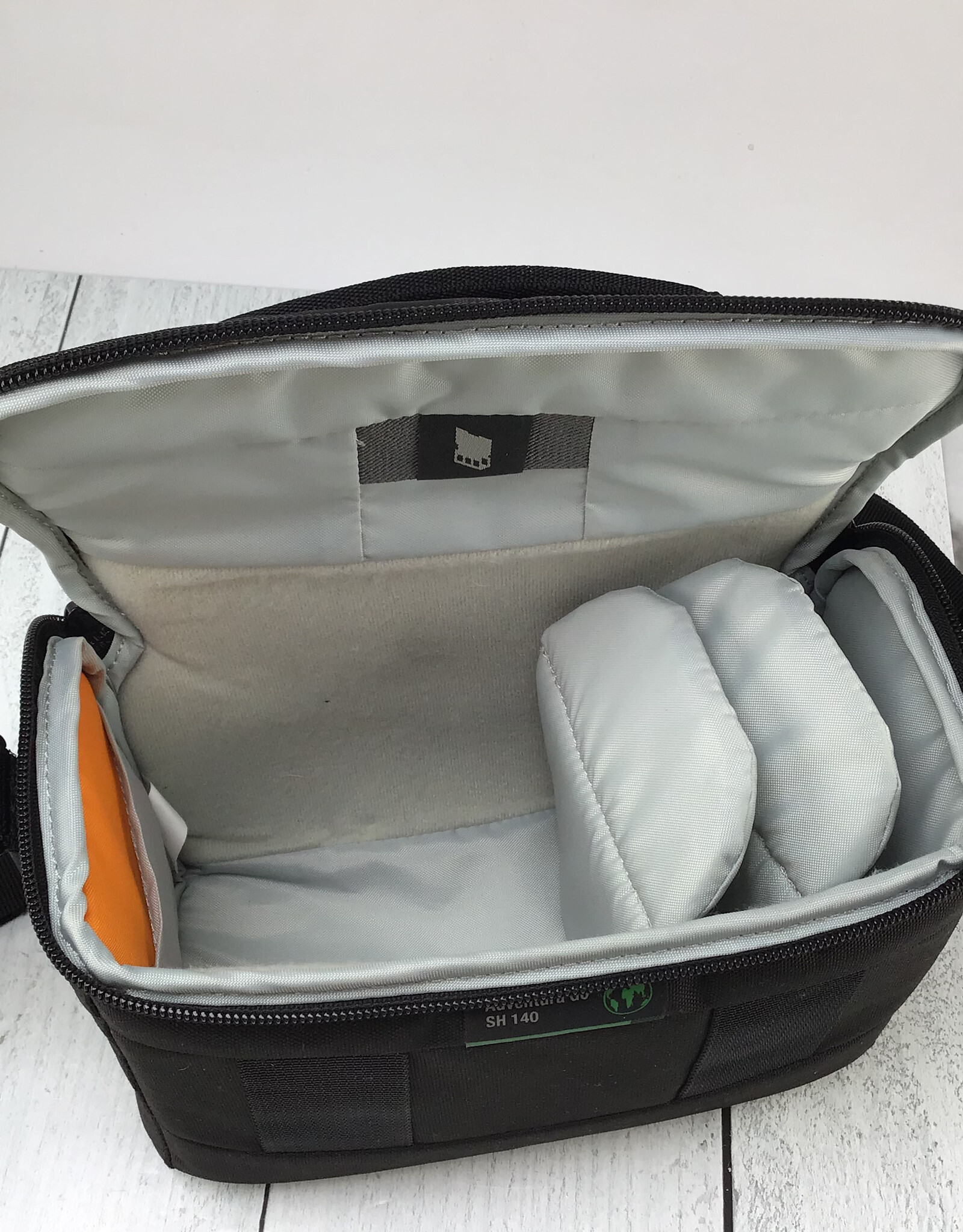 LOWEPRO Lowepro Adventura Go SH 140 Camera Bag Used Good