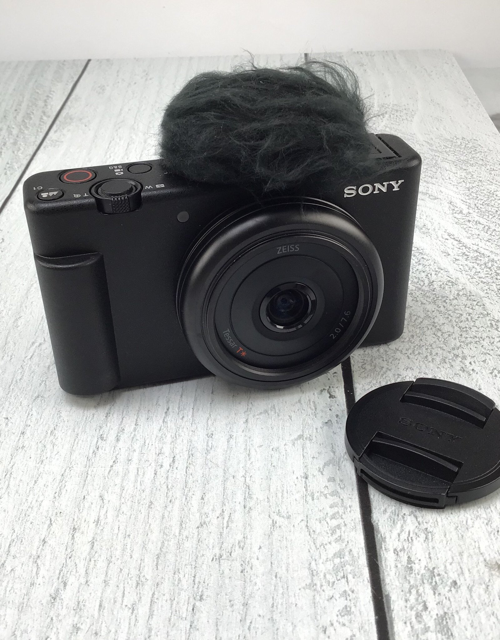 SONY Sony ZV-1F Camera w/ Multi Battery Charger Used Good