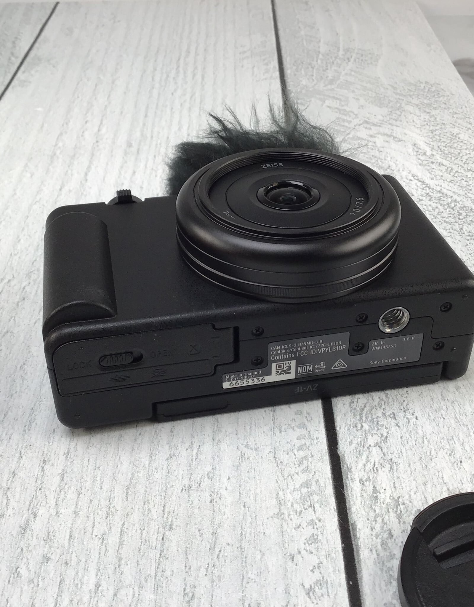 SONY Sony ZV-1F Camera w/ Multi Battery Charger Used Good