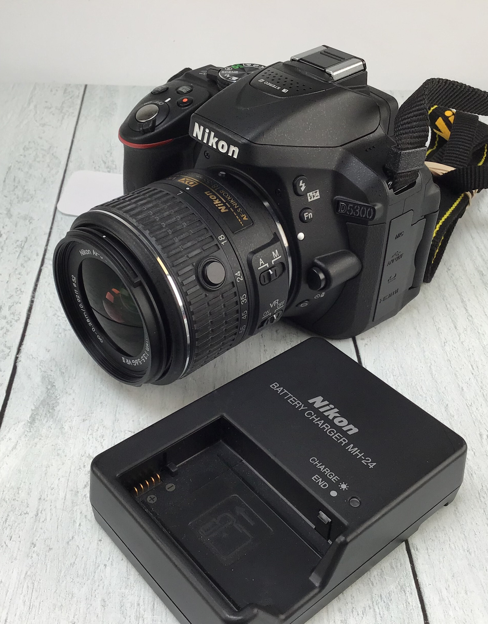 NIKON Nikon D5300 Camera 18-55mm VR II Used Good