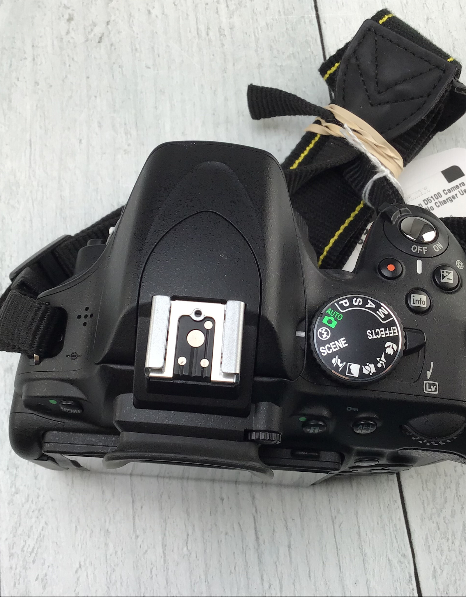 NIKON Nikon D5100 Camera Body No Charger Used Good