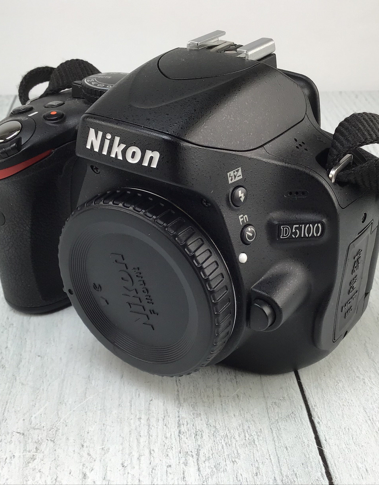 NIKON Nikon D5100 Camera Body No Charger Used Good