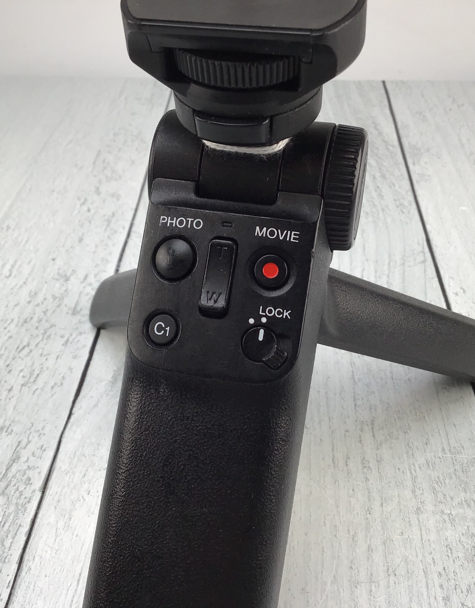 SONY Sony VPT-28T Remote / Tripod Used Good